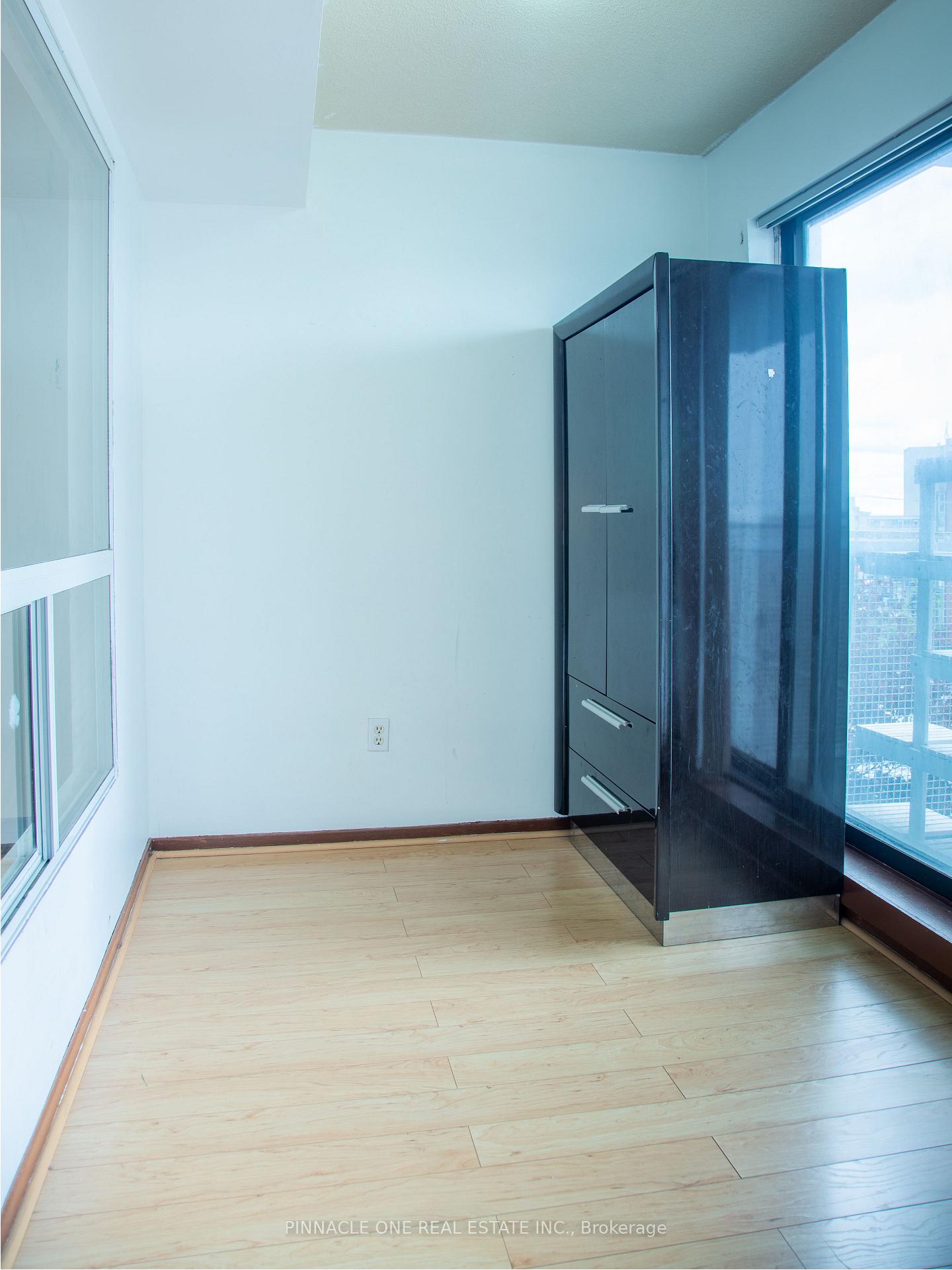 2 Bedrooms Condo at 39 Kimbercroft, Toronto For sale
