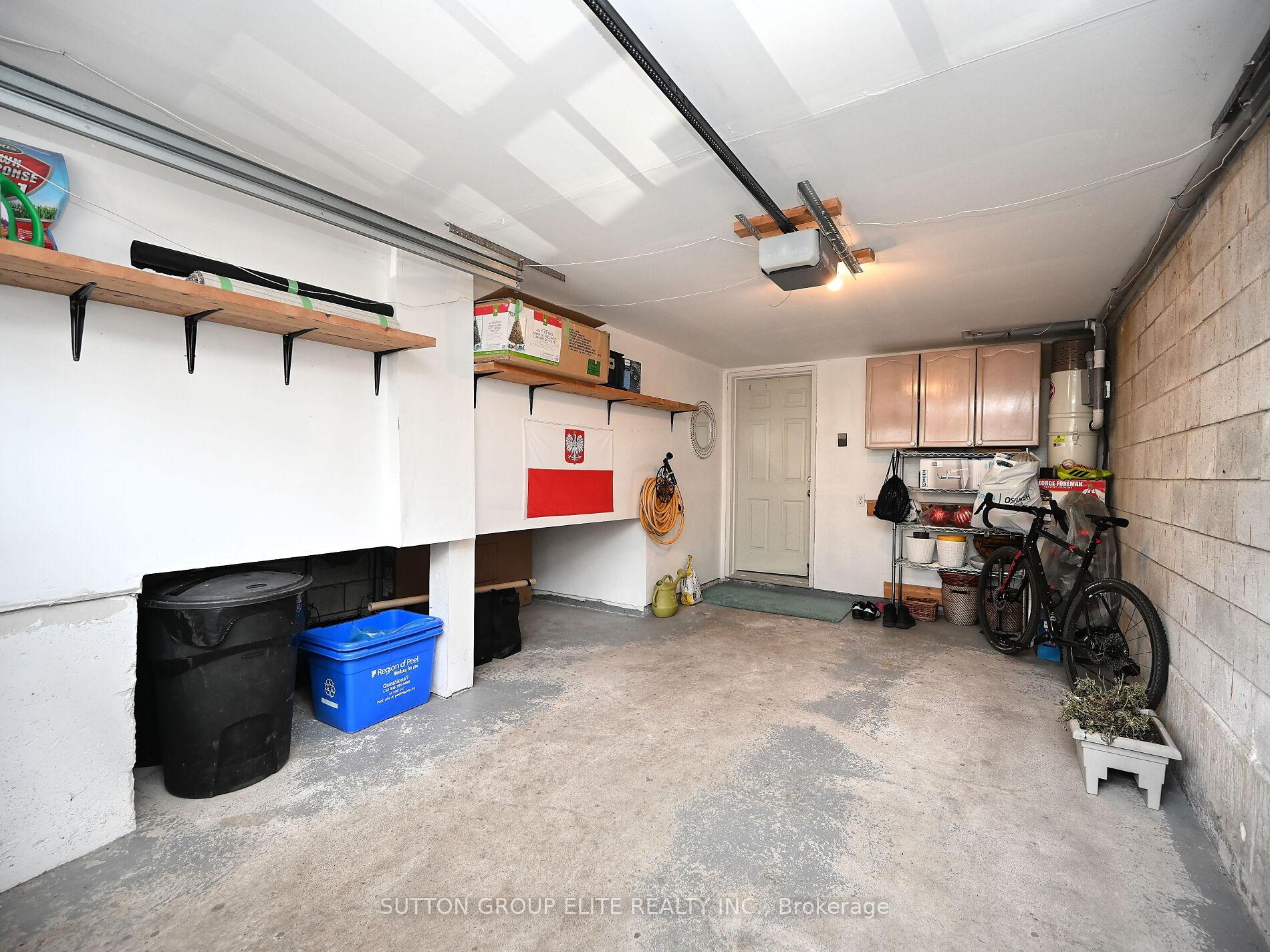 3 Bedrooms Condo at 601 Shoreline, Mississauga For sale