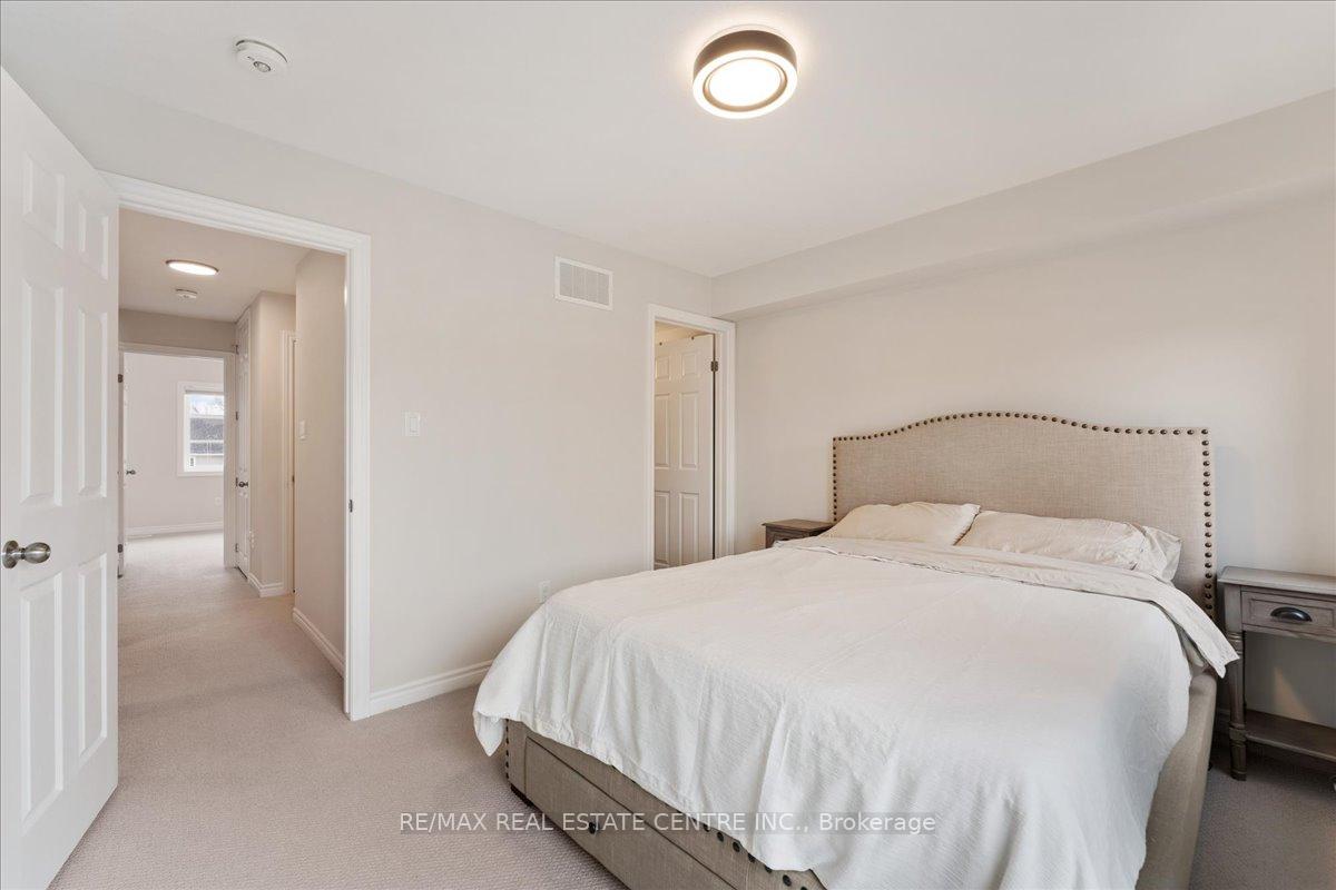 2 Bedrooms Condo at 219 Dundas, Hamilton For sale