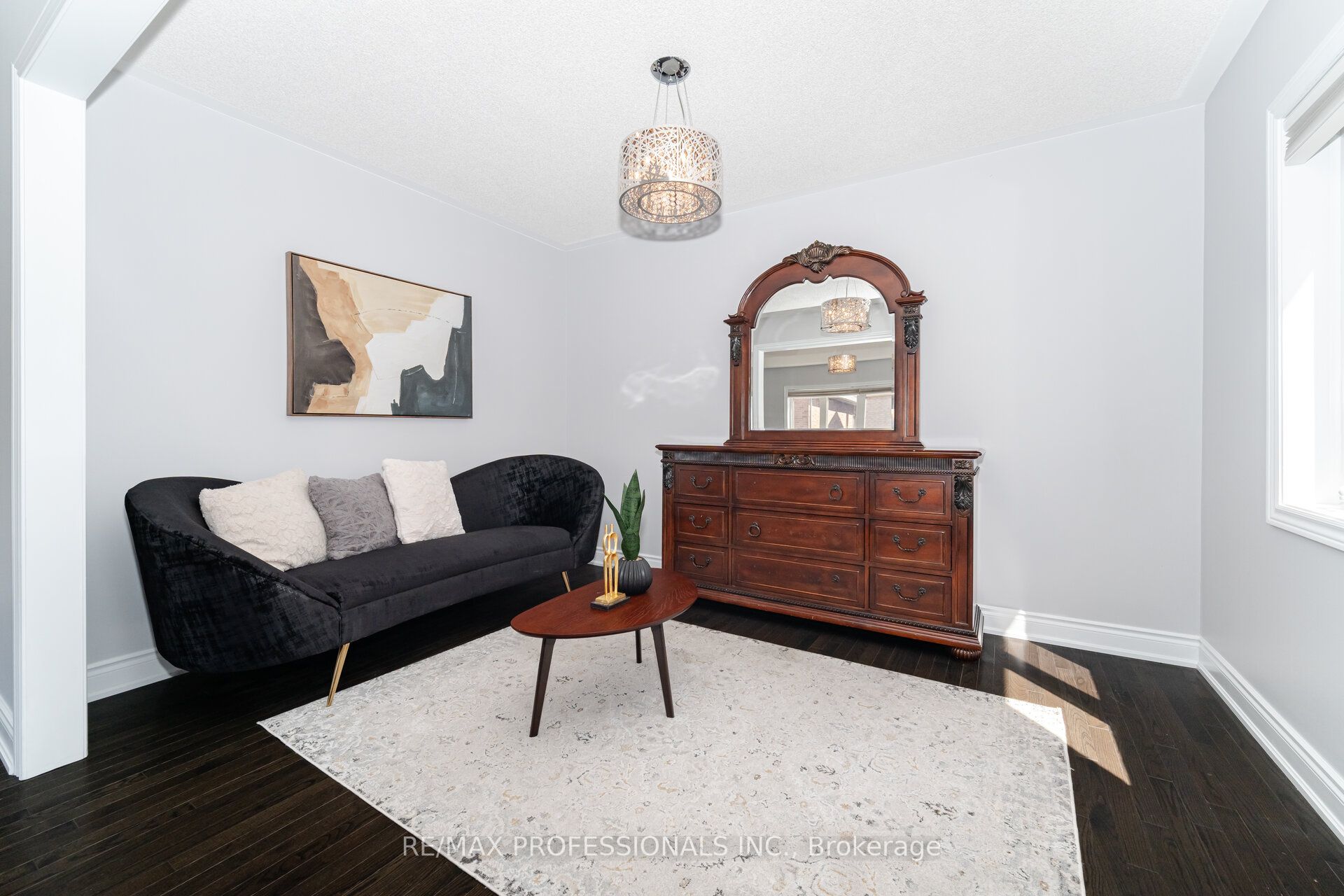 35 Lampman Crescent