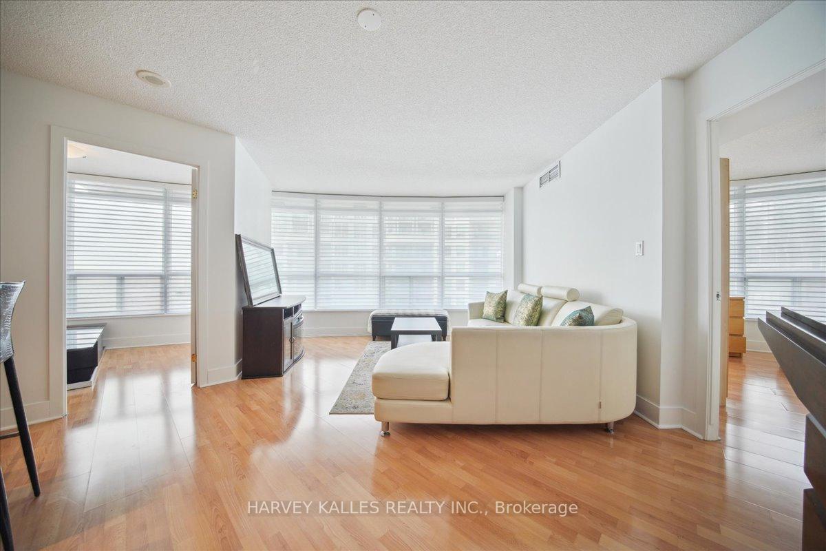 2 Bedrooms Condo at 550 Queens, Toronto For sale