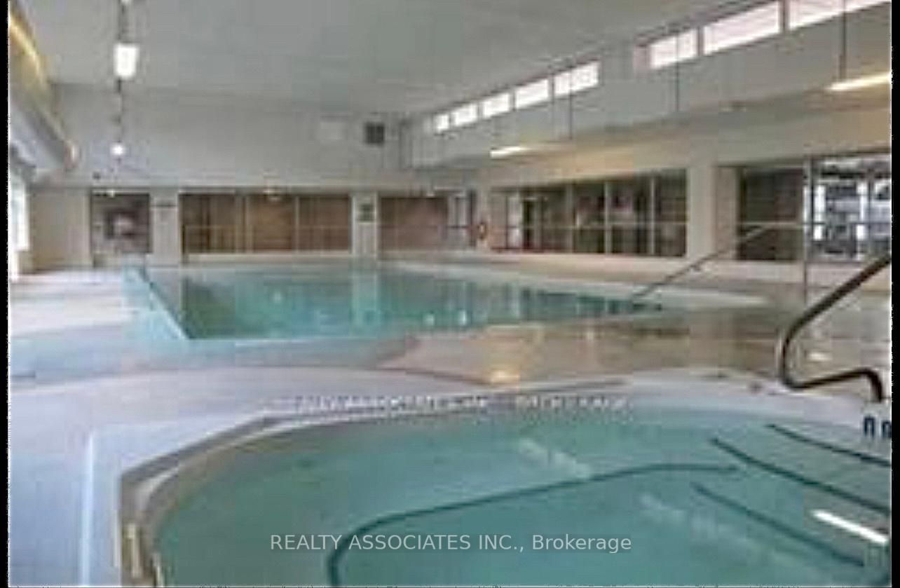 2 Bedrooms Condo at 25 Town Centre, Toronto For sale