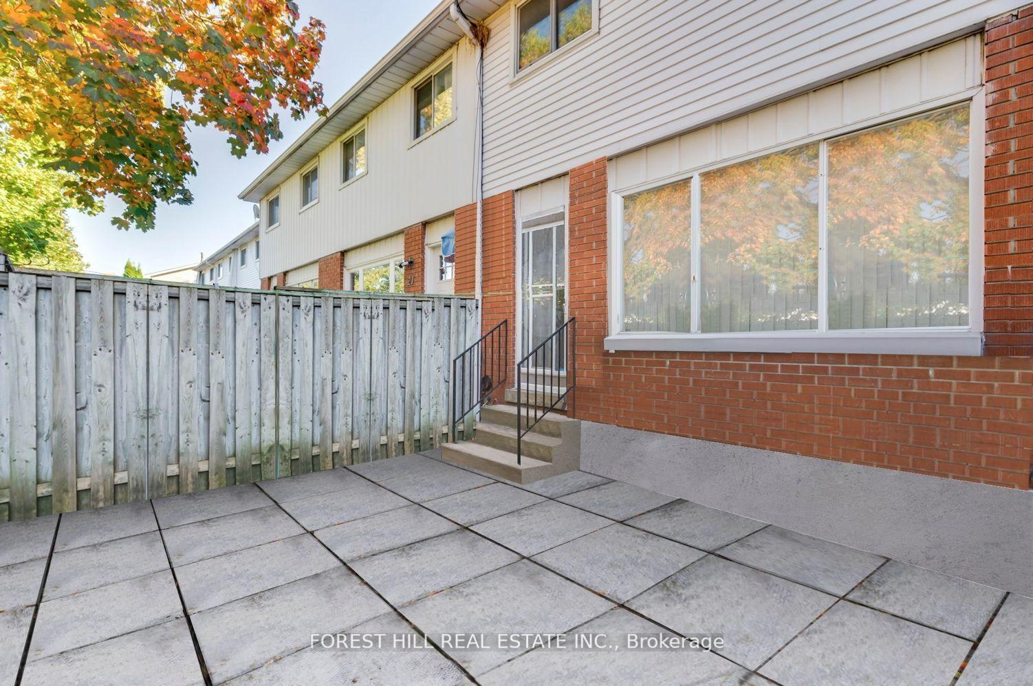 3 Bedrooms Condo at 10 Angus, Hamilton For sale