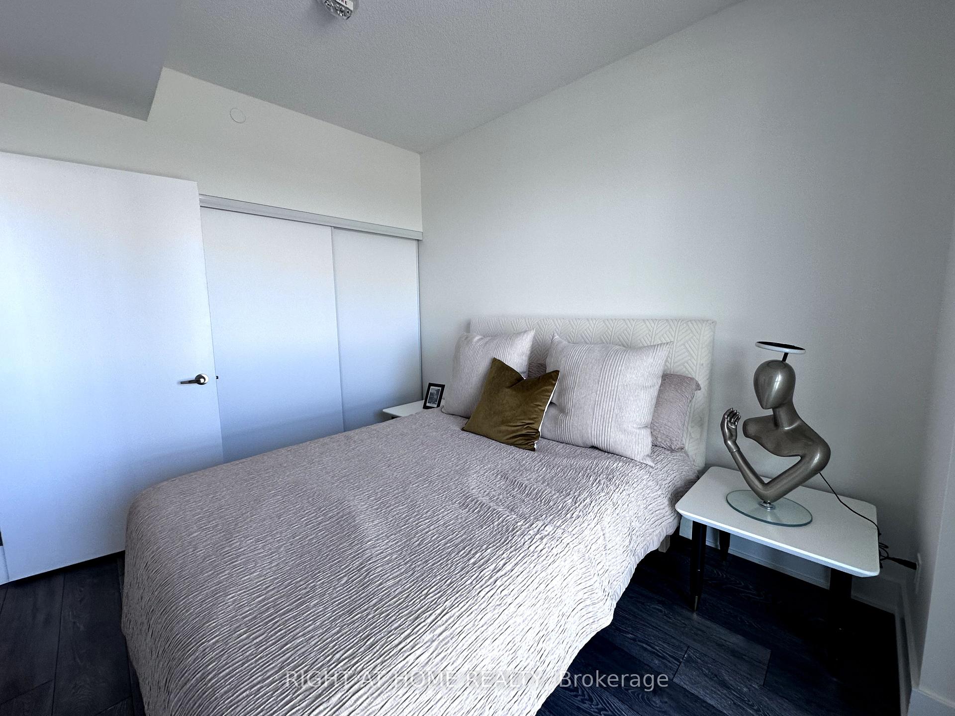 2 Bedrooms Condo at 188 Fairview Mall, Toronto For sale