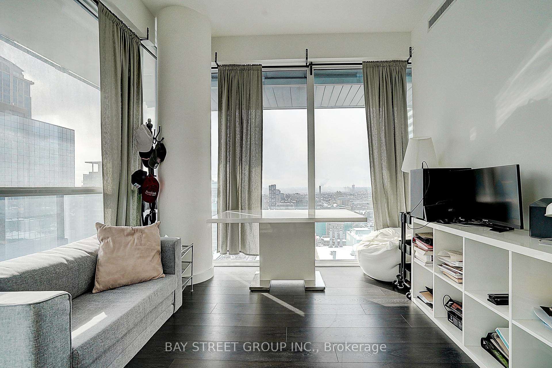 1 Bedroom Condo at 15 Grenville, Toronto For sale