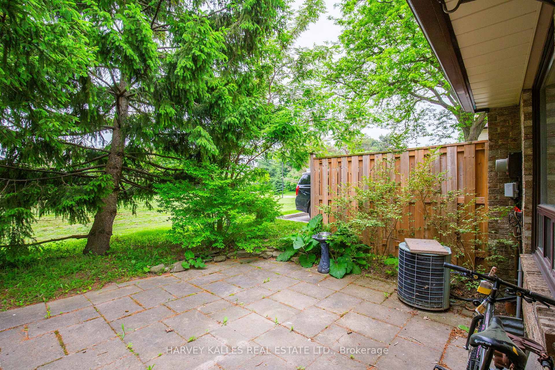 3 Bedrooms Condo at 2020 South Millway, Mississauga For sale