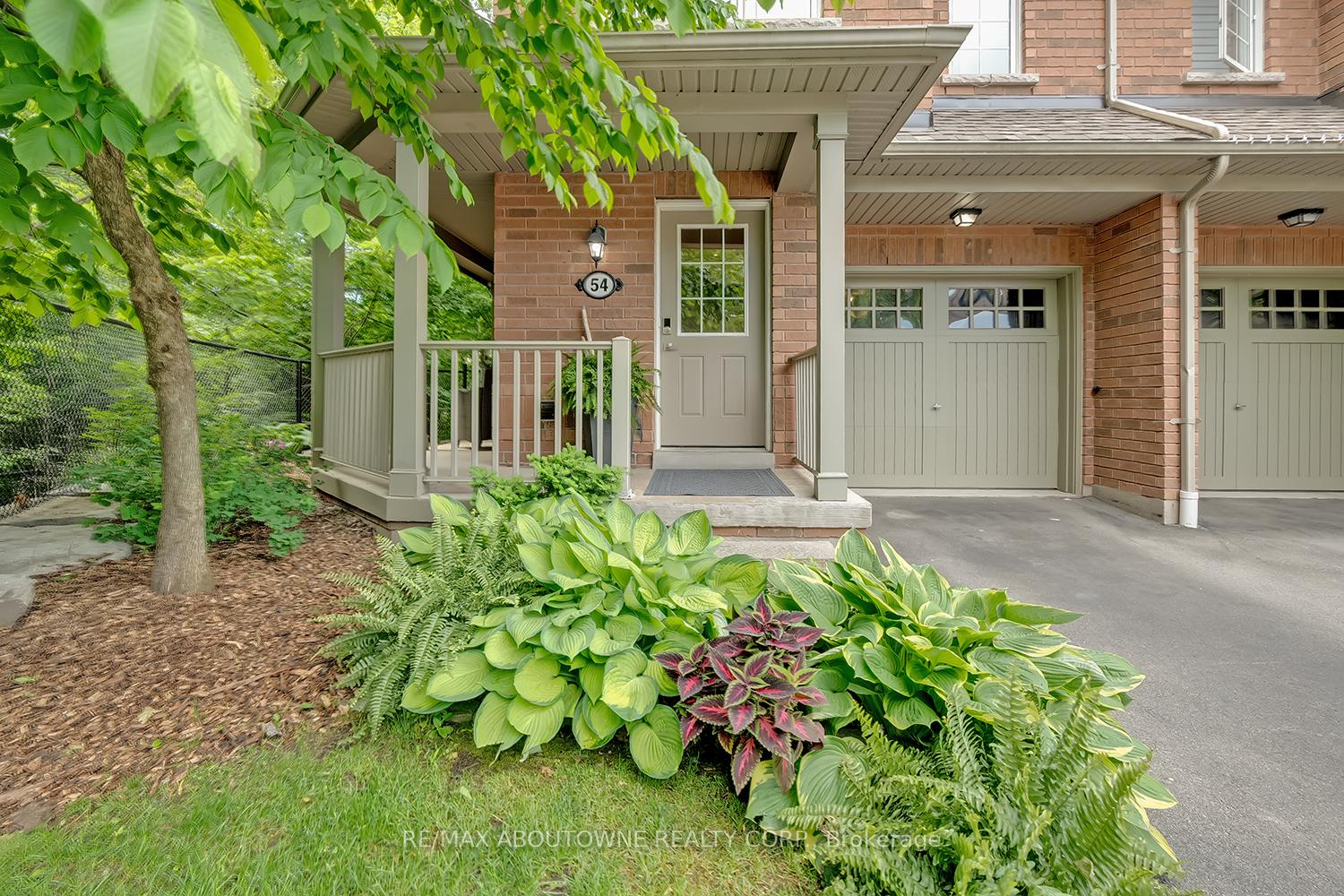 3 Bedrooms Condo at 233 Duskywing, Oakville For sale