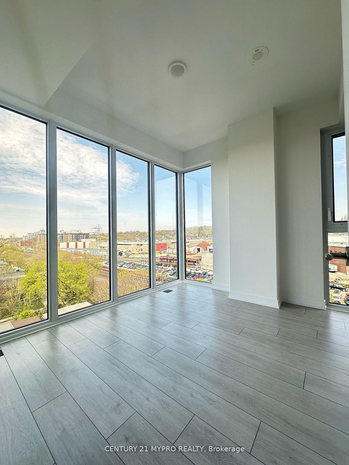 2 Bedrooms Condo at 500 Dupont,  Toronto For sale