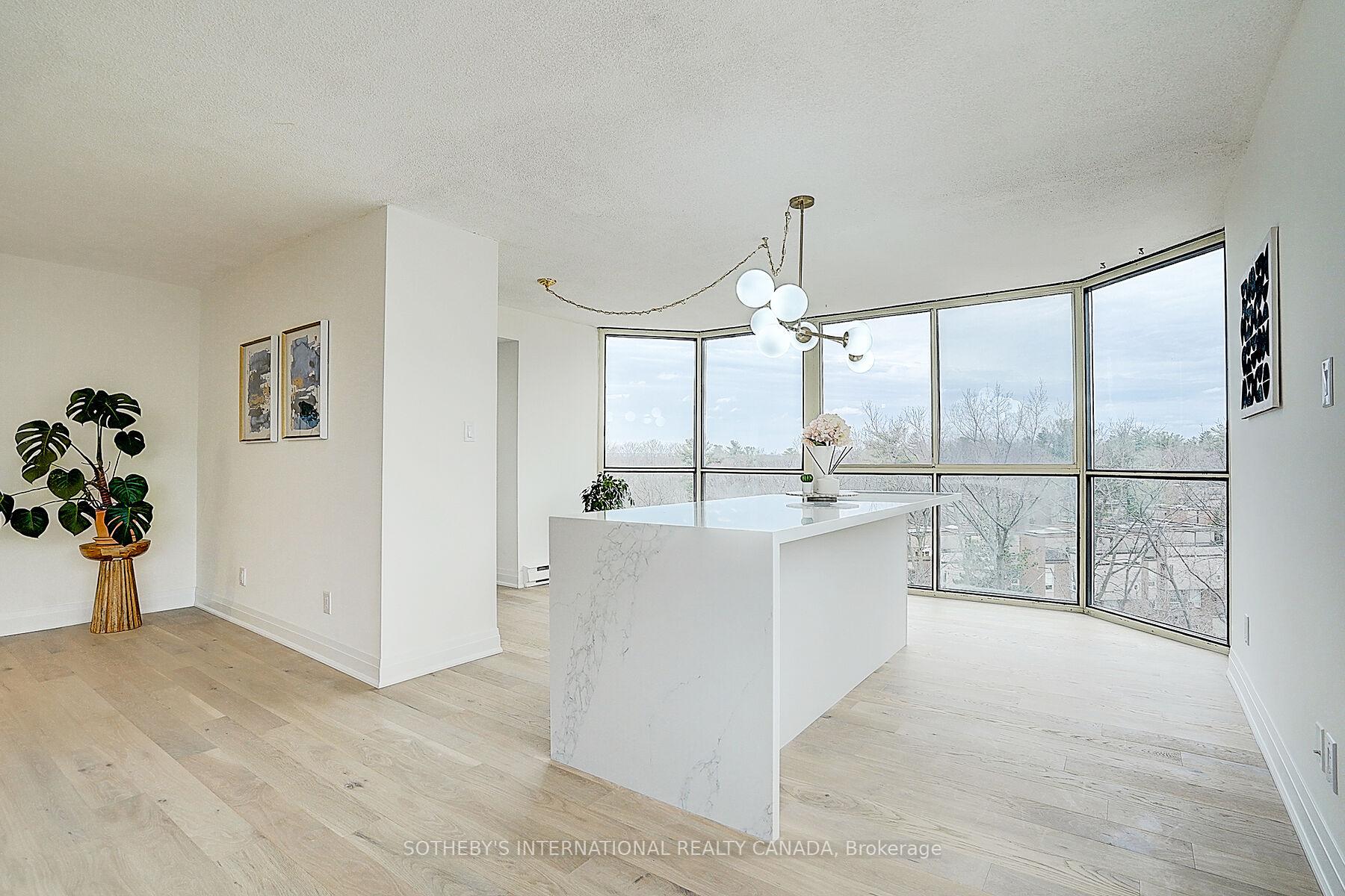 2 Bedrooms Condo at 1240 Marlborough, Oakville For sale