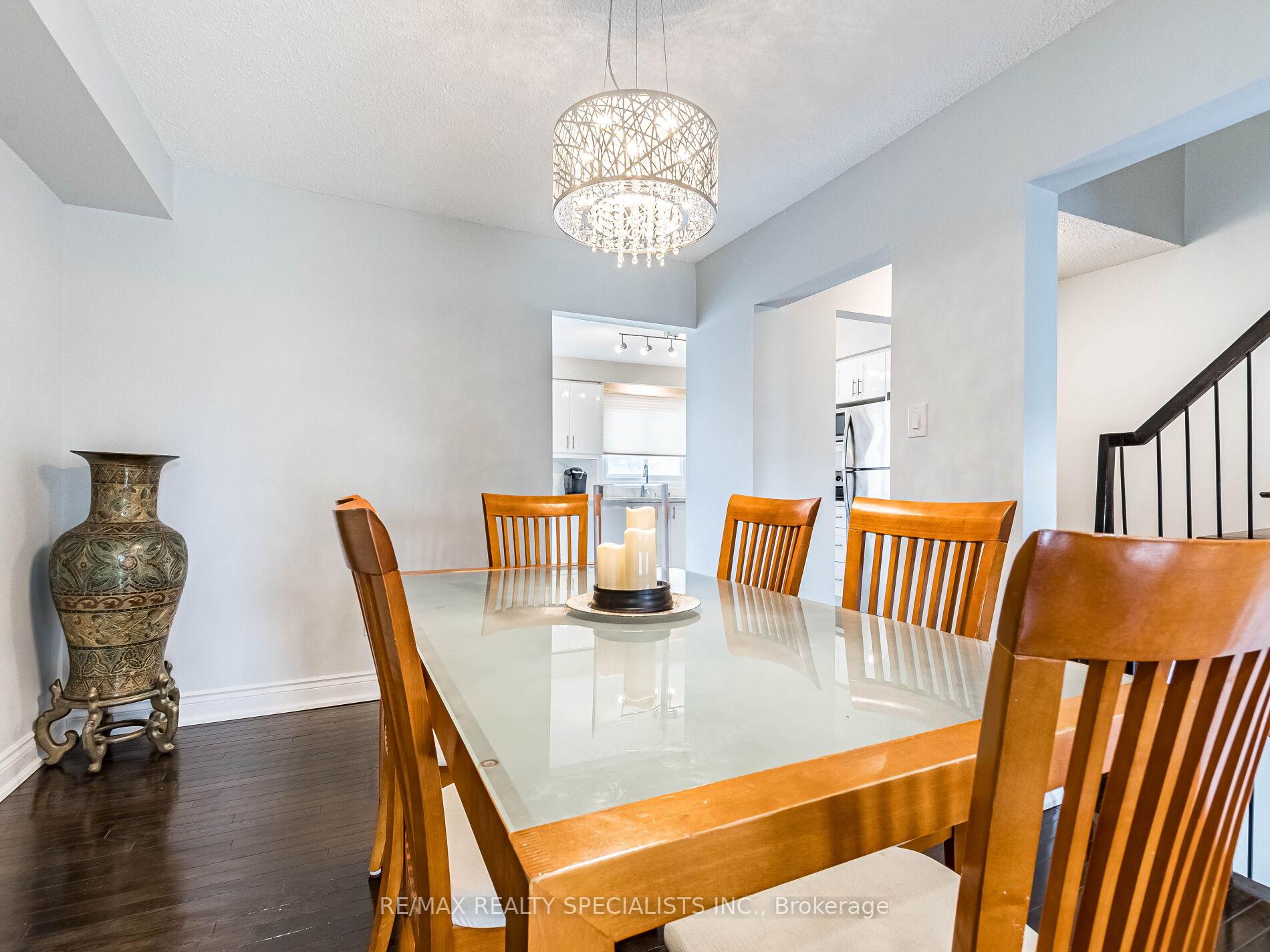 3 Bedrooms Condo at 1764 Rathburn,  Mississauga For sale