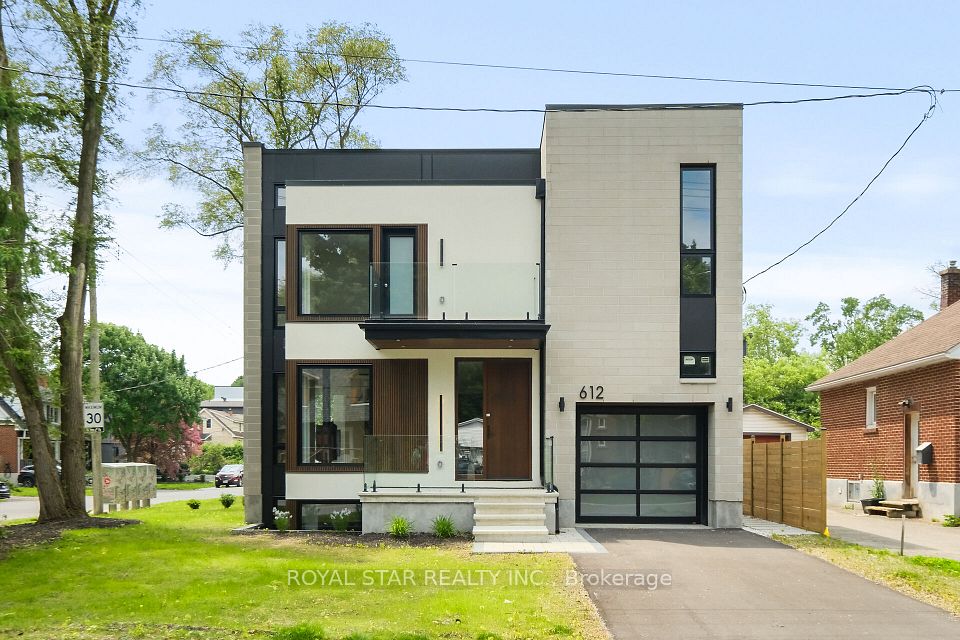 612 Tweedsmuir