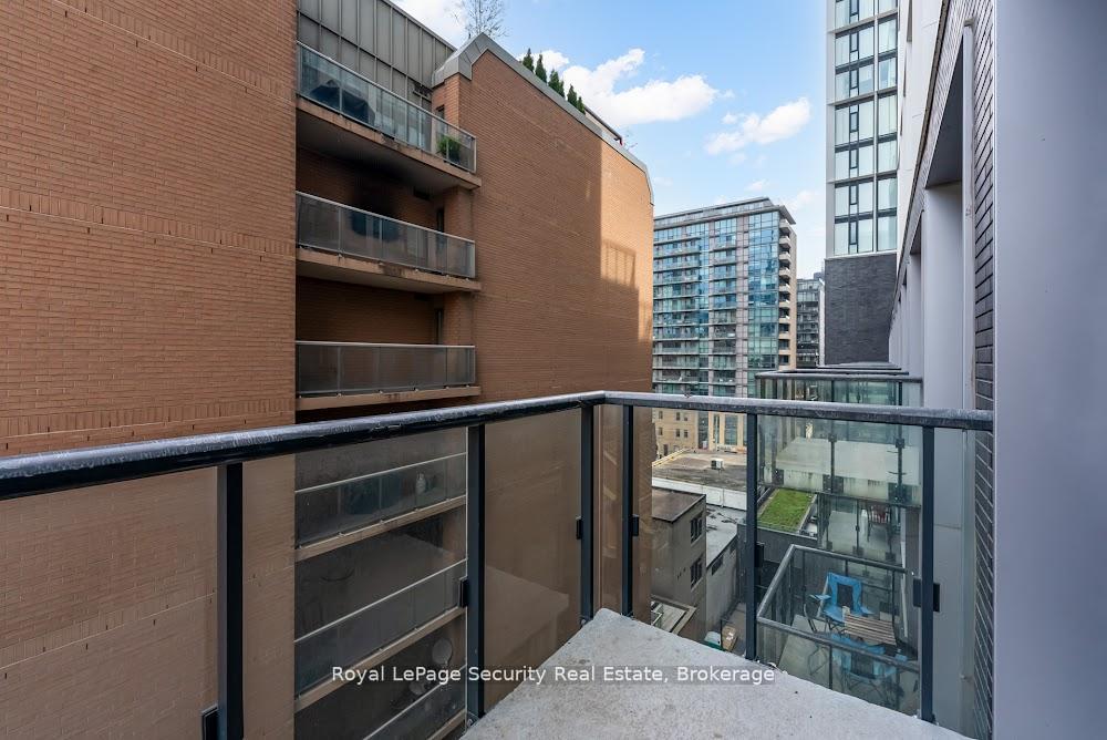 1 Bedroom Condo at 158 Front, Toronto For sale