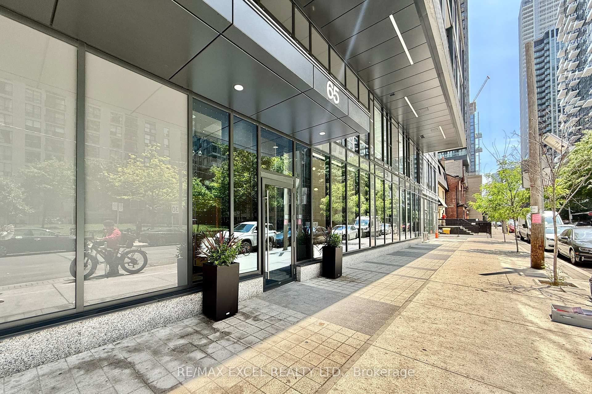 2 Bedrooms Condo at 65 Mutual, Toronto For sale
