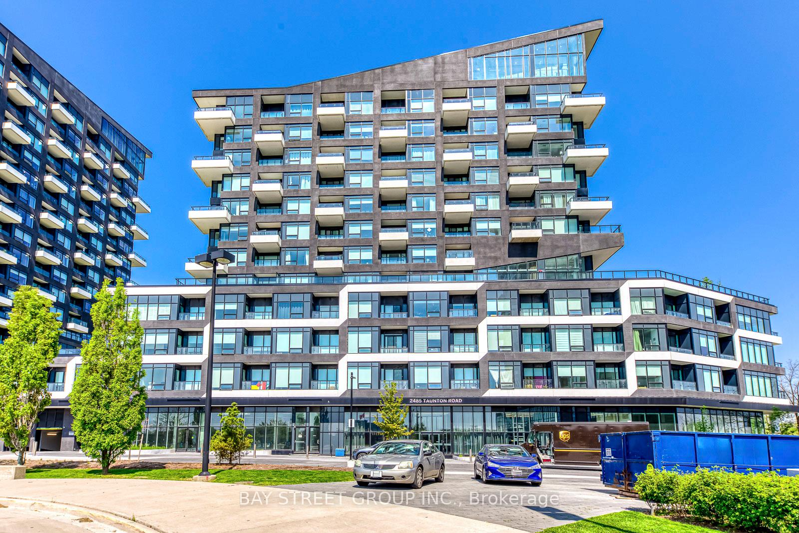 2 Bedrooms Condo at 2485 Taunton, Oakville For sale