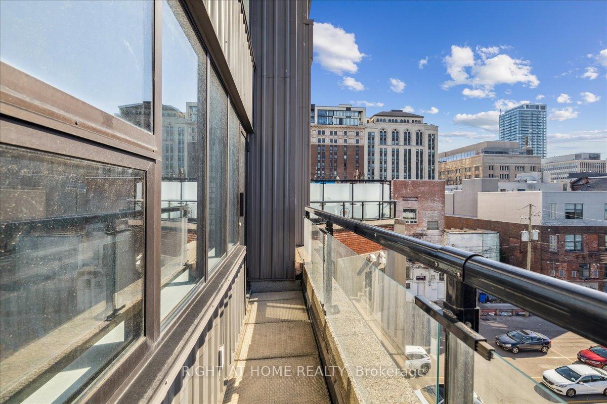 2 Bedrooms Condo at 80 King William, Hamilton For sale