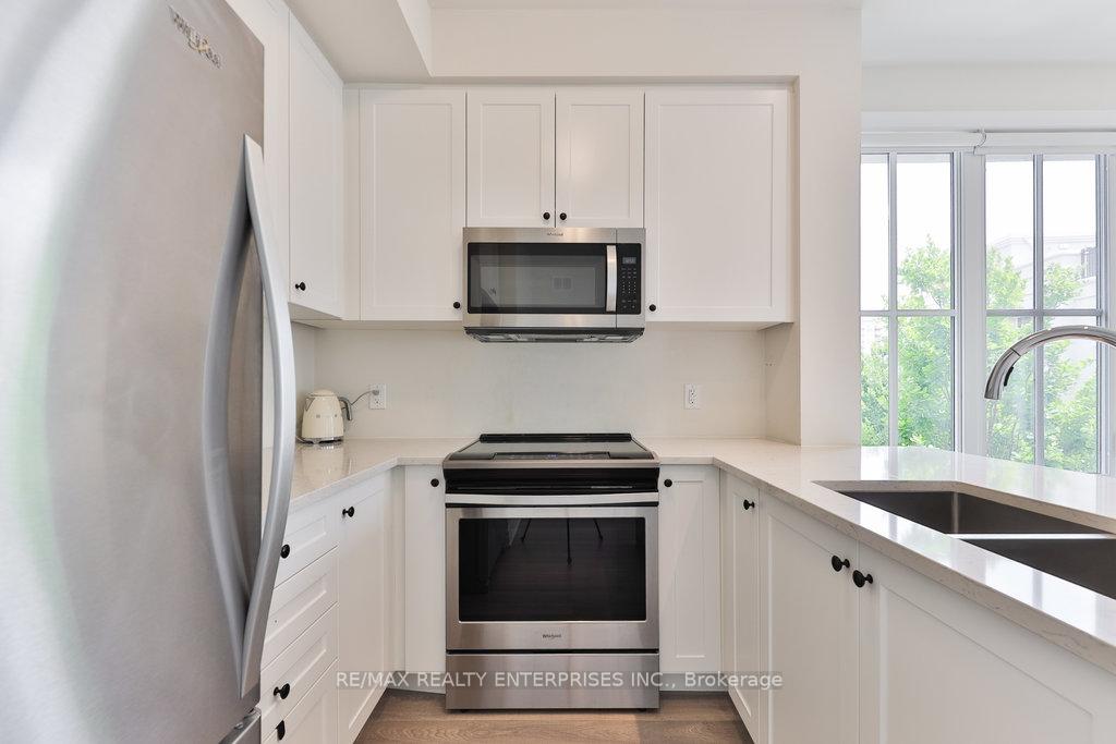 2 Bedrooms Condo at 657 Cricklewood, Mississauga For sale