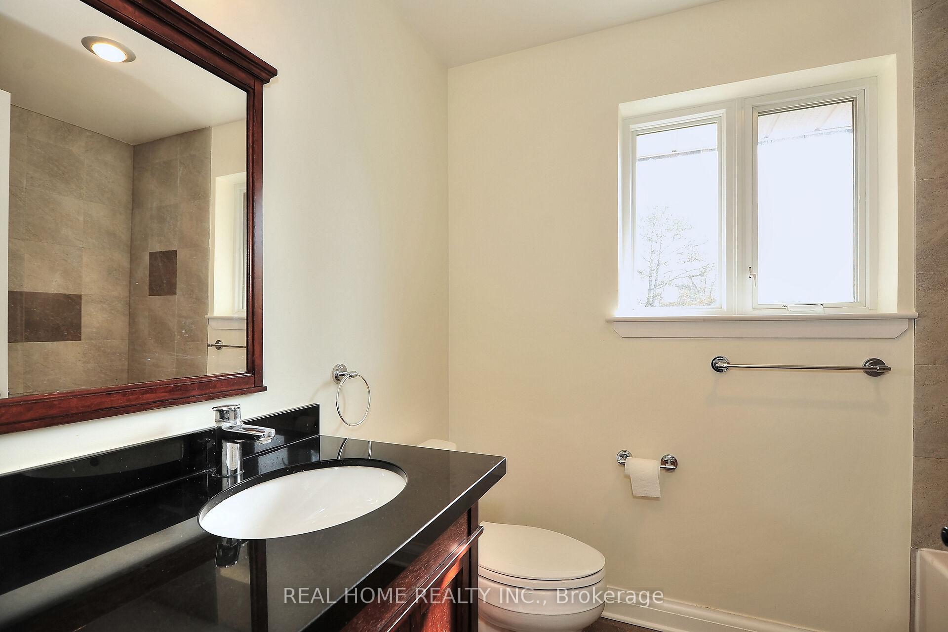 2 Bedrooms Condo at 10 Farina Mill,  Toronto For sale