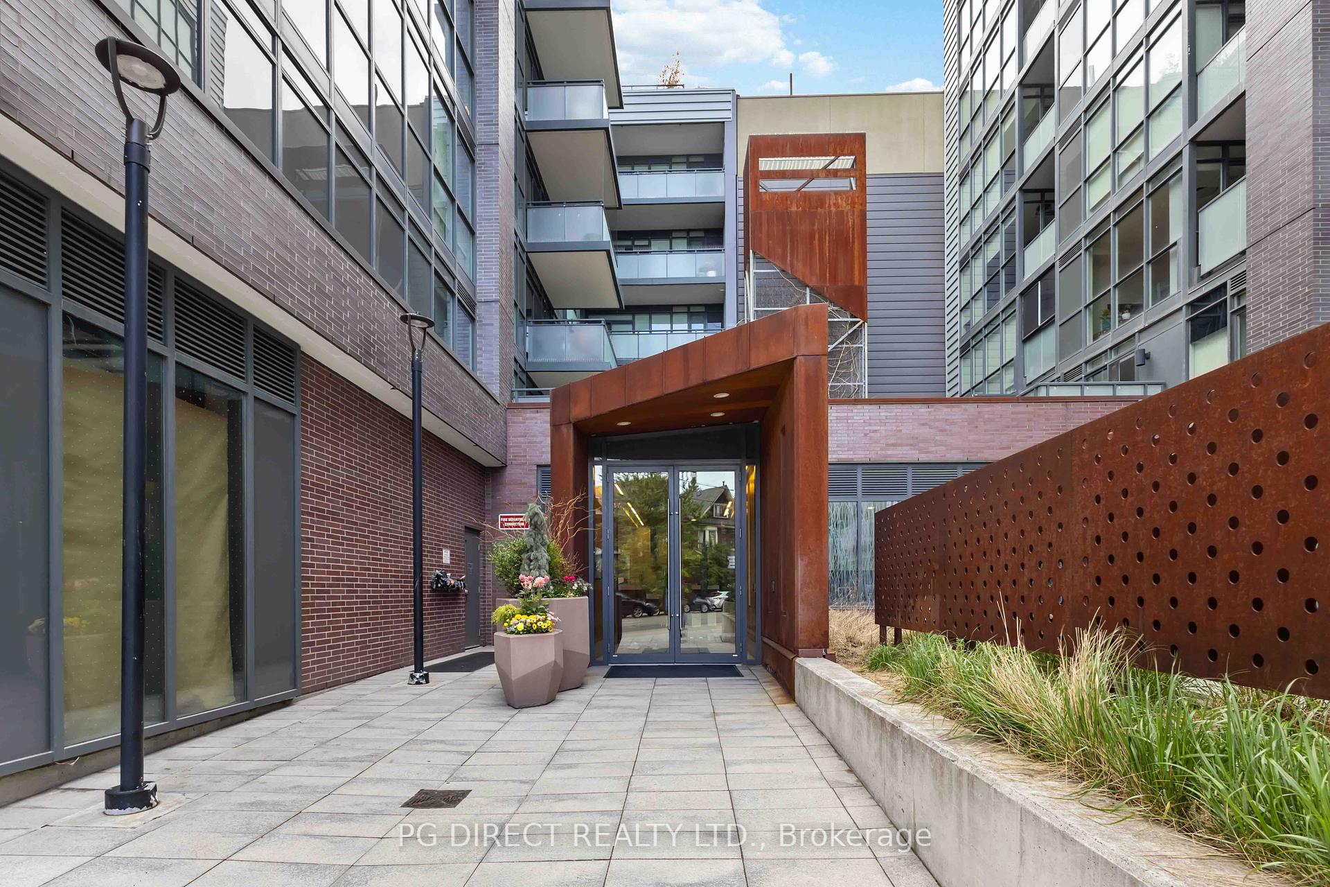 2 Bedrooms Condo at 38 Howard Park, Toronto For sale