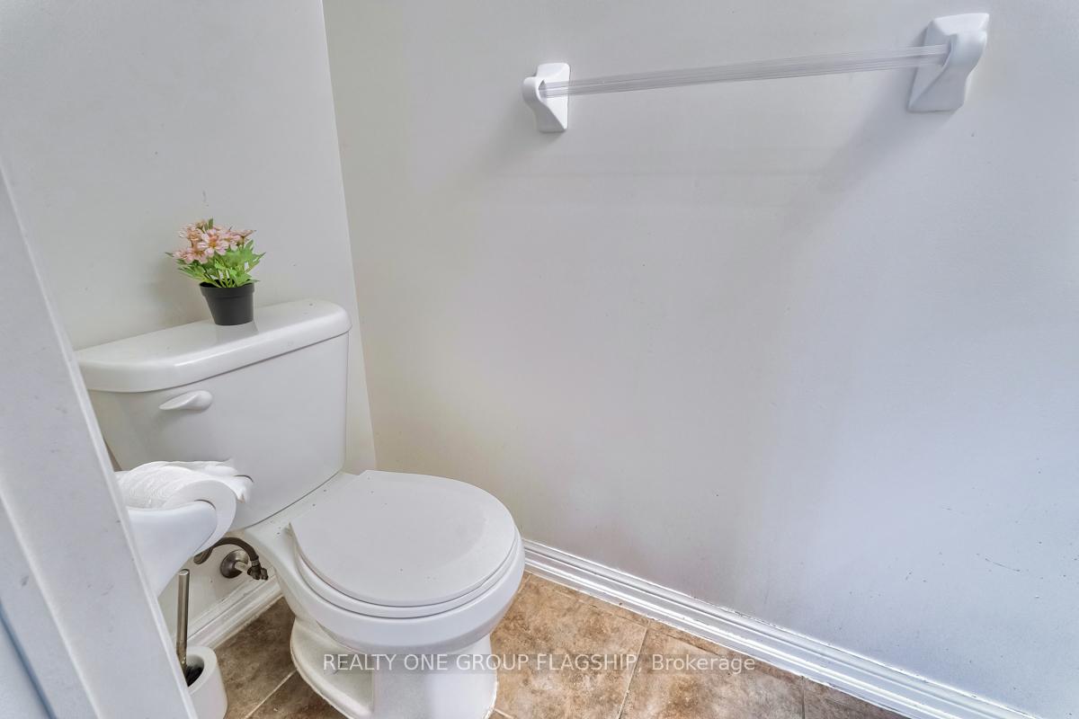 3 Bedrooms Condo at 3185 Boxford,  Mississauga For sale