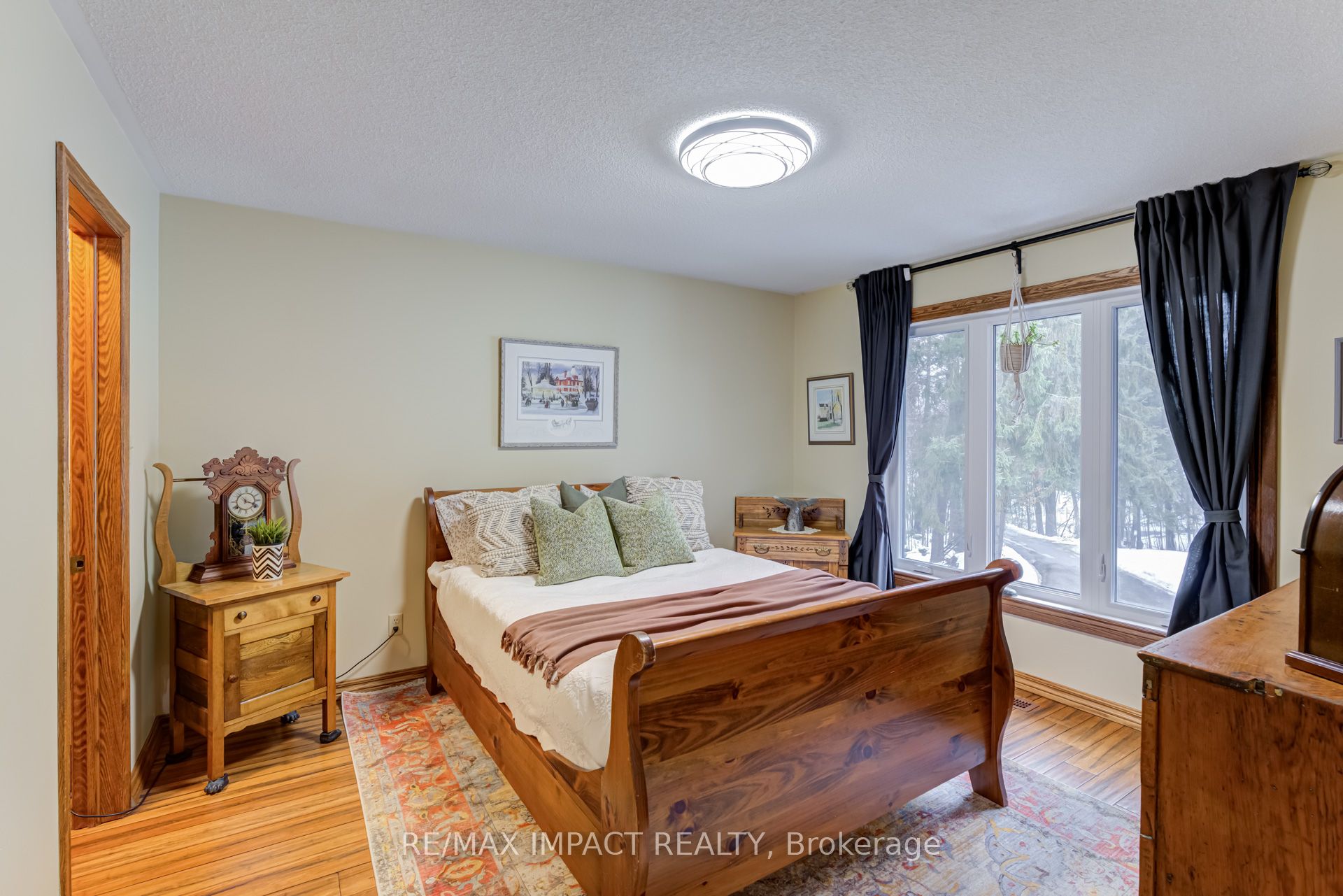 215 Raglan Road W