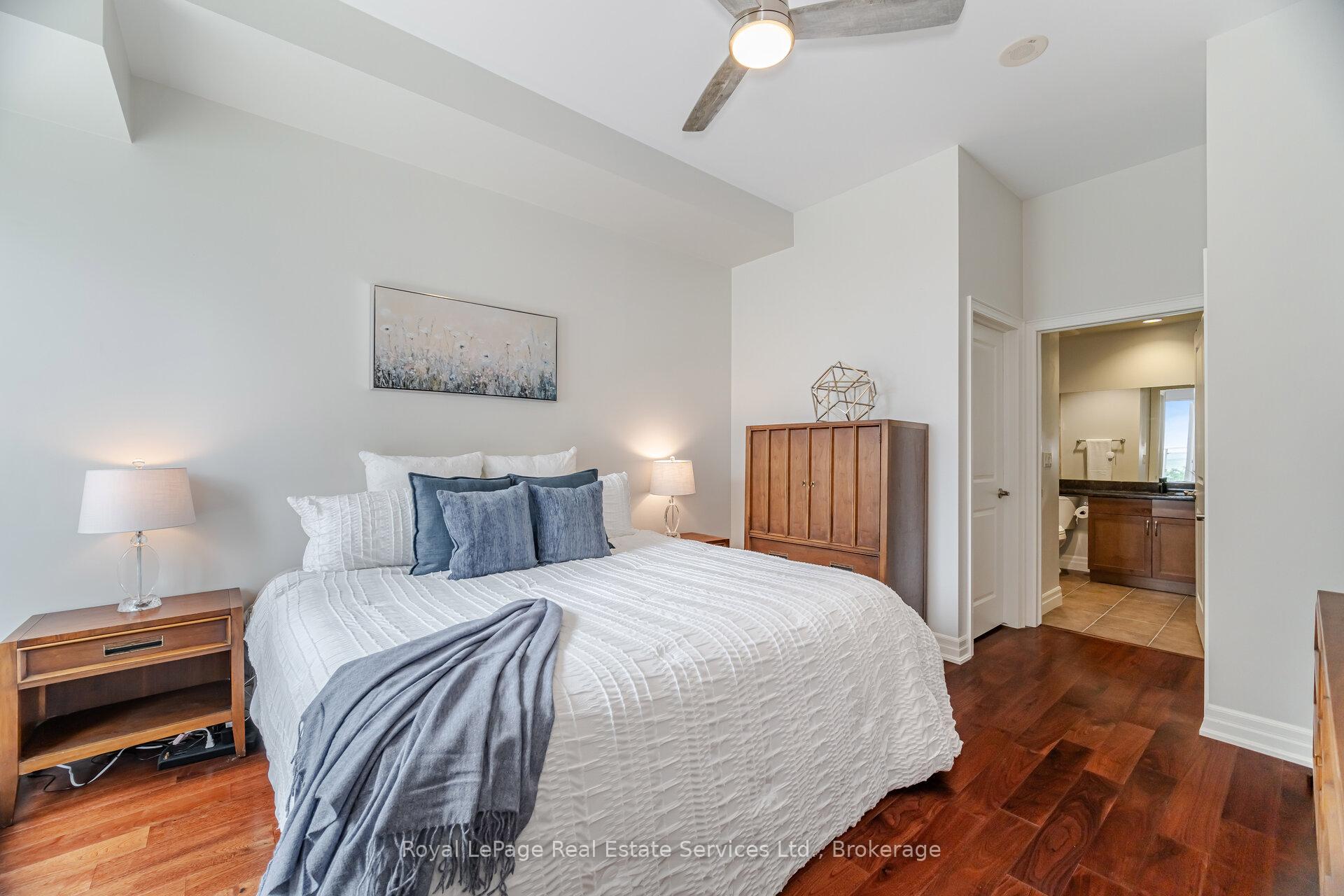 2 Bedrooms Condo at 360 Pearl, Burlington For sale