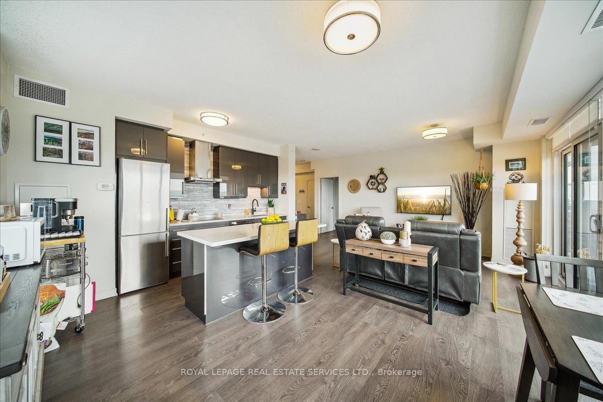 2 Bedrooms Condo at 2081 Fairview, Burlington For sale