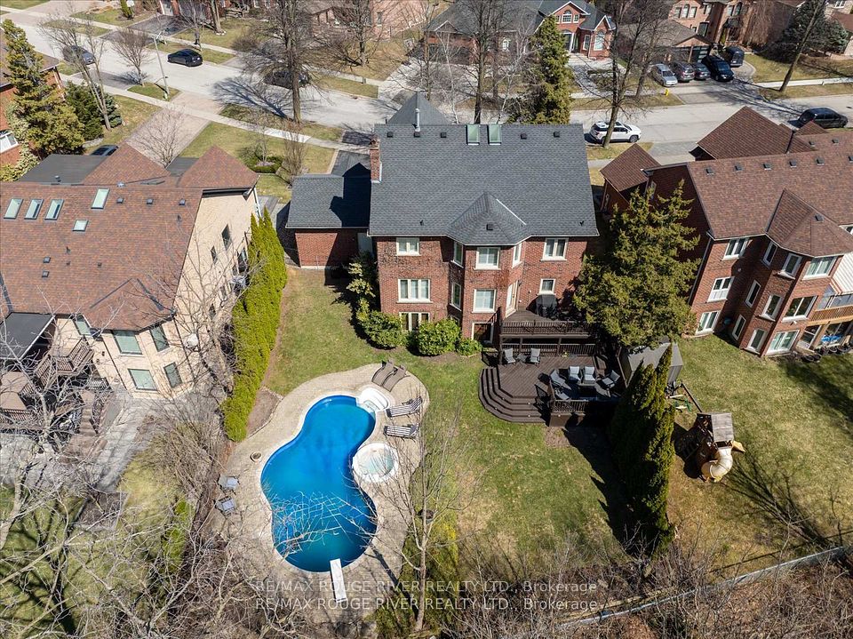 885 Baylawn