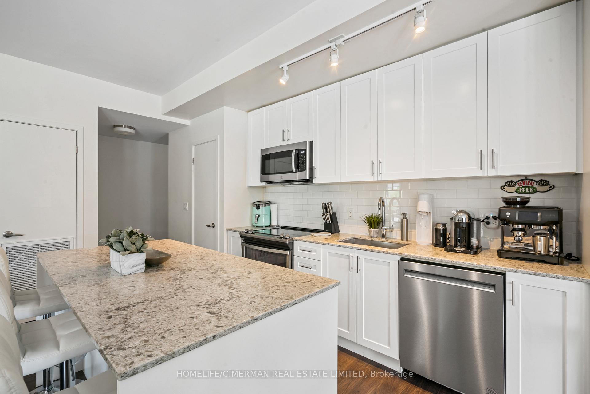 4 Bedrooms Condo at 210 Sabina, Oakville For sale