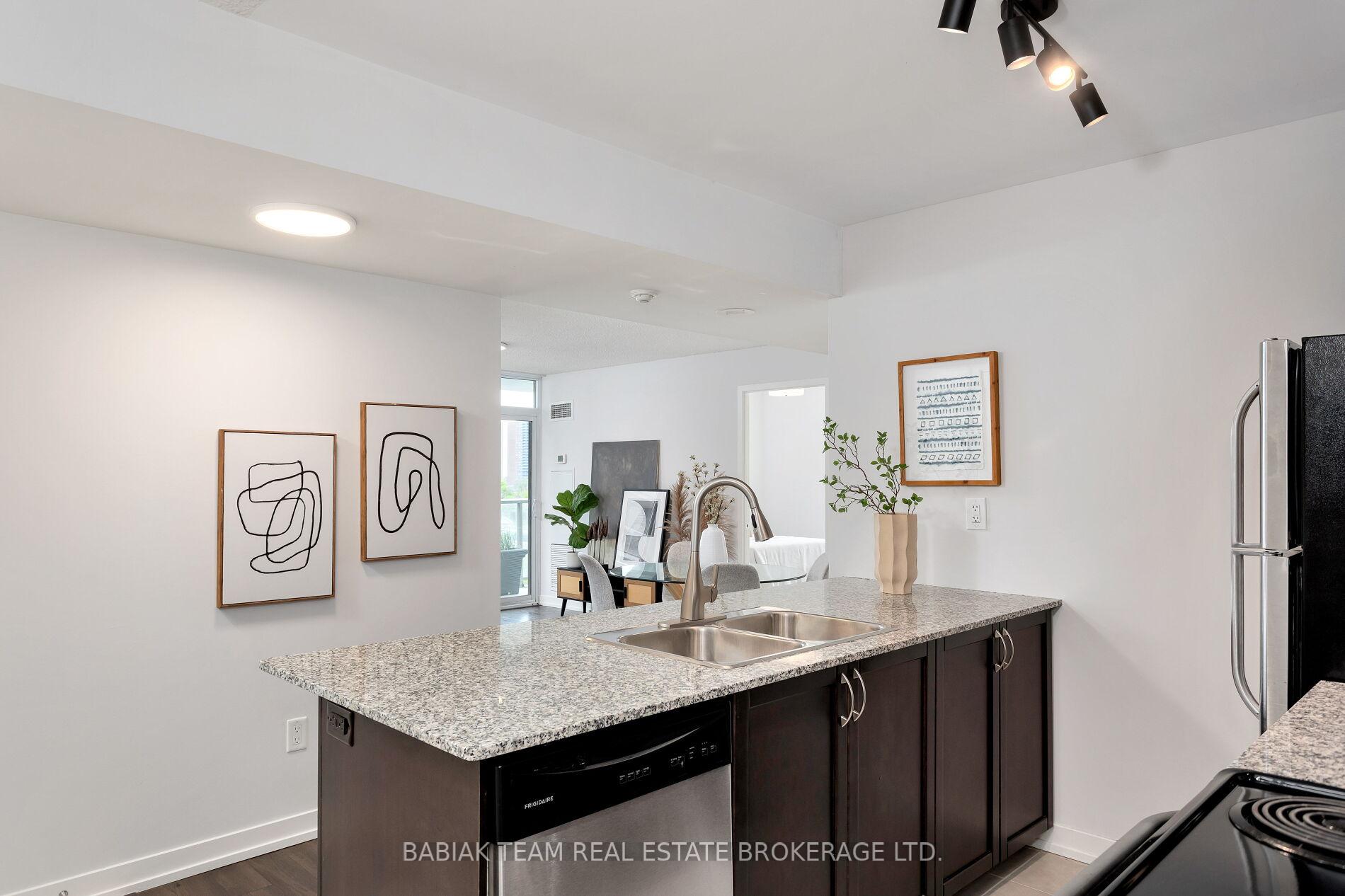 3 Bedrooms Condo at 816 Lansdowne, Toronto For sale