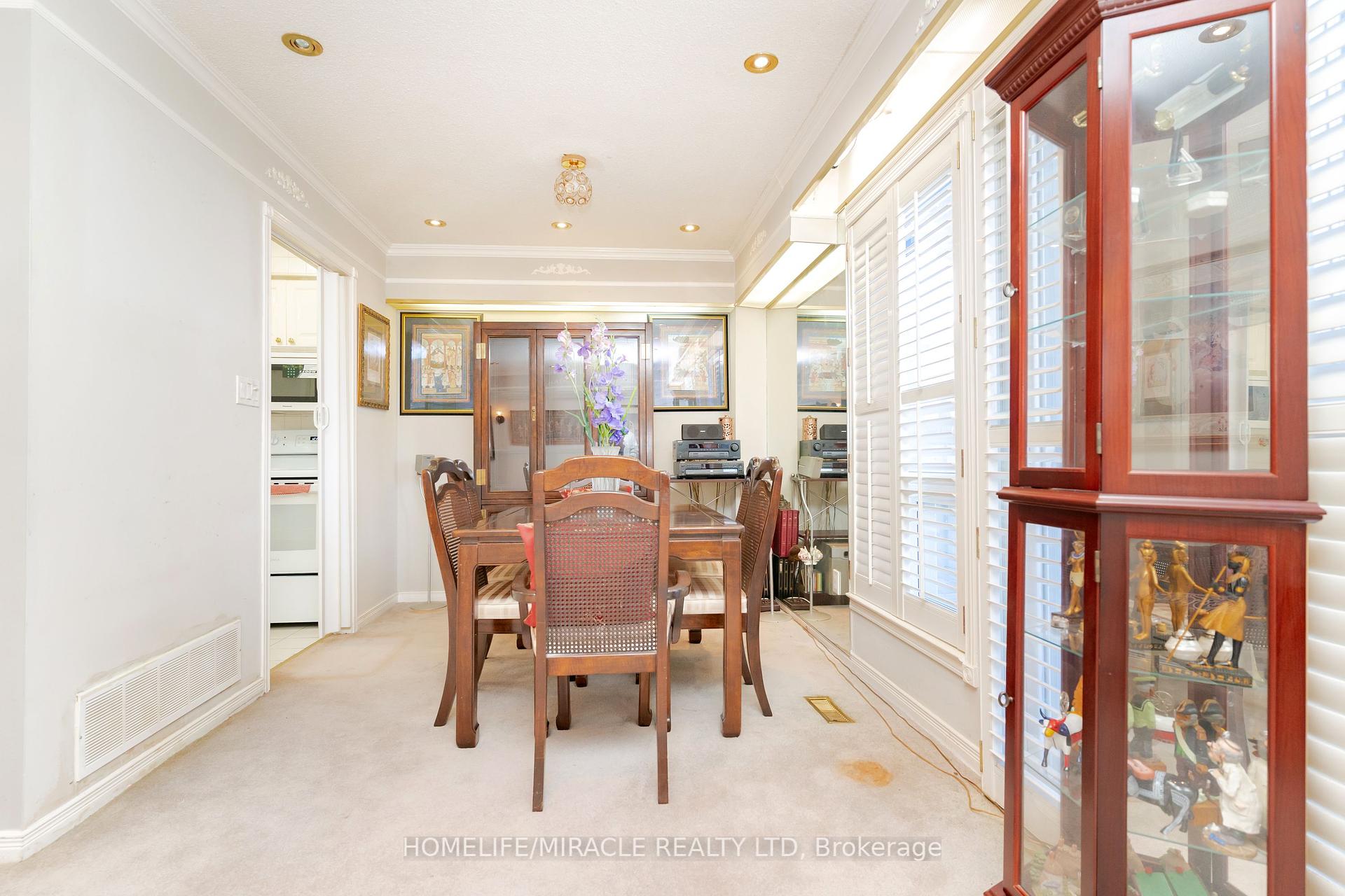 4 Bedrooms Condo at 50 Blackwell, Toronto For sale