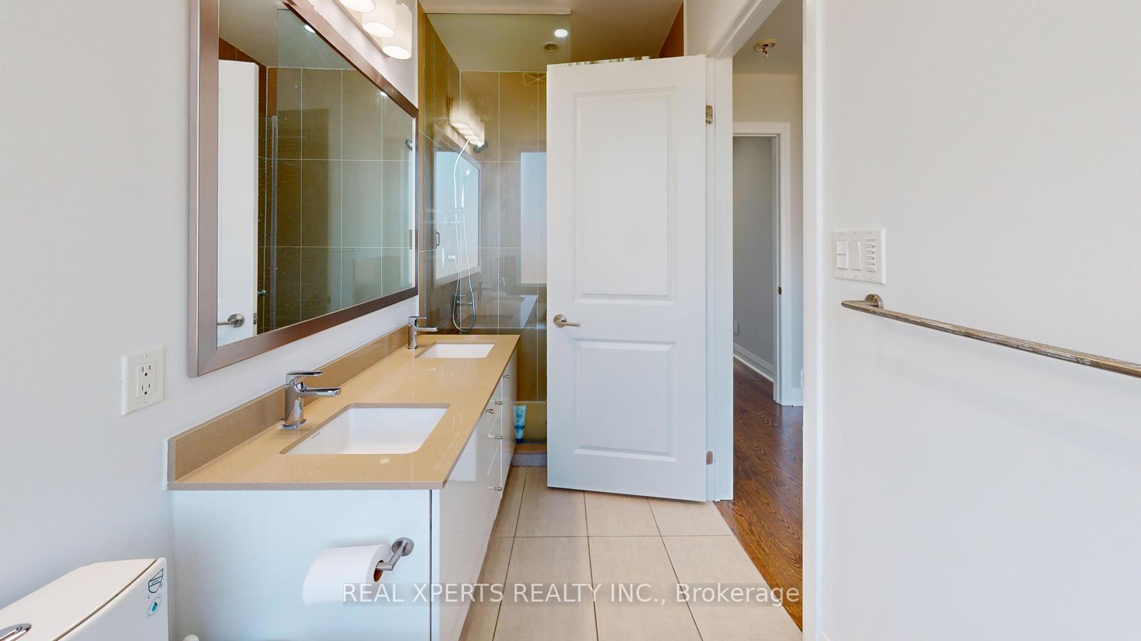 4 Bedrooms Condo at 90 Little Creek,  Mississauga For sale
