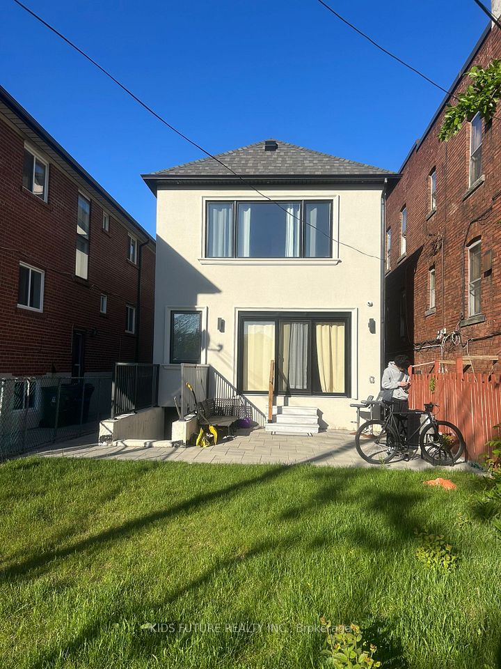 564 Dufferin