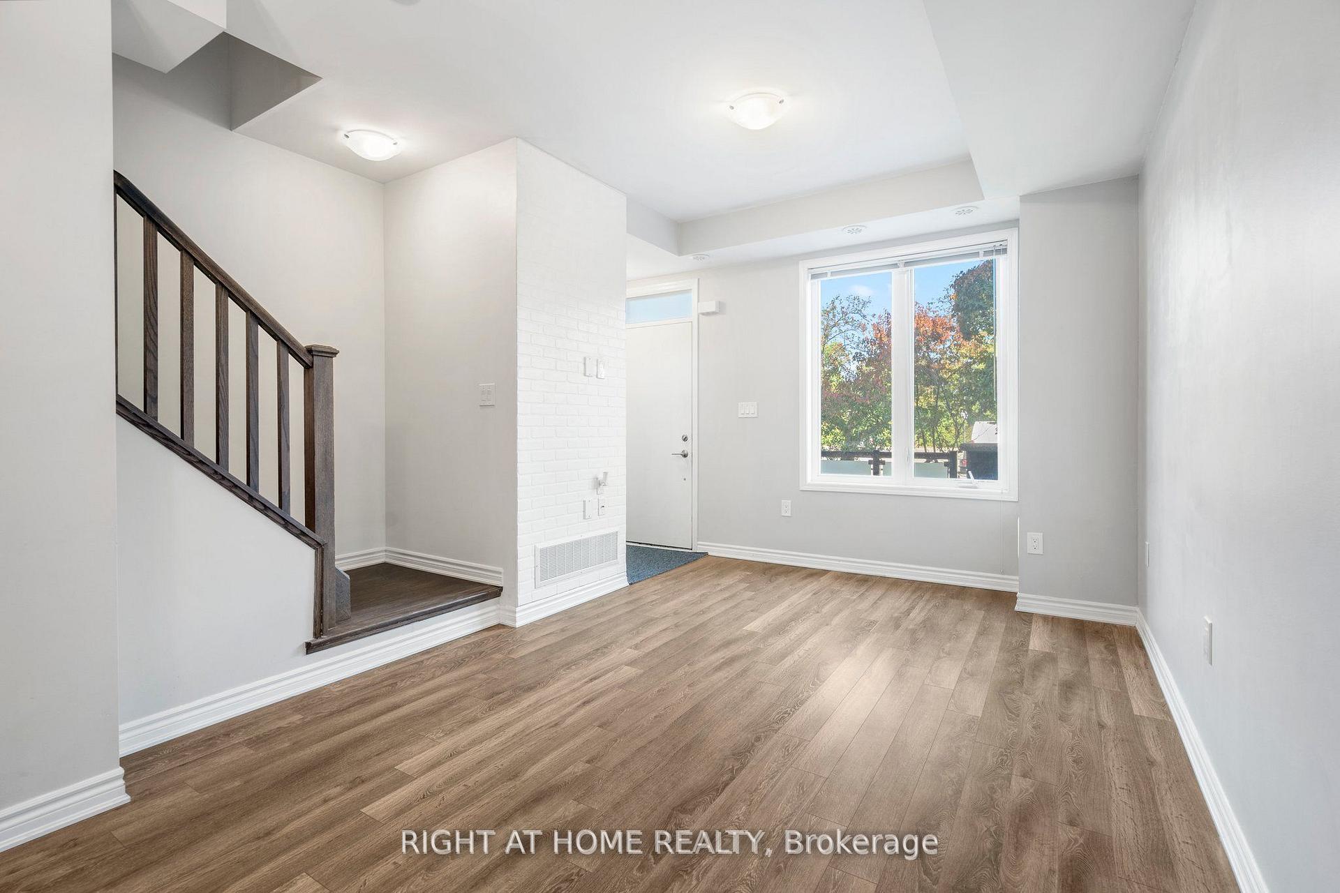 3 Bedrooms Condo at 25 Heron Park, Toronto For sale