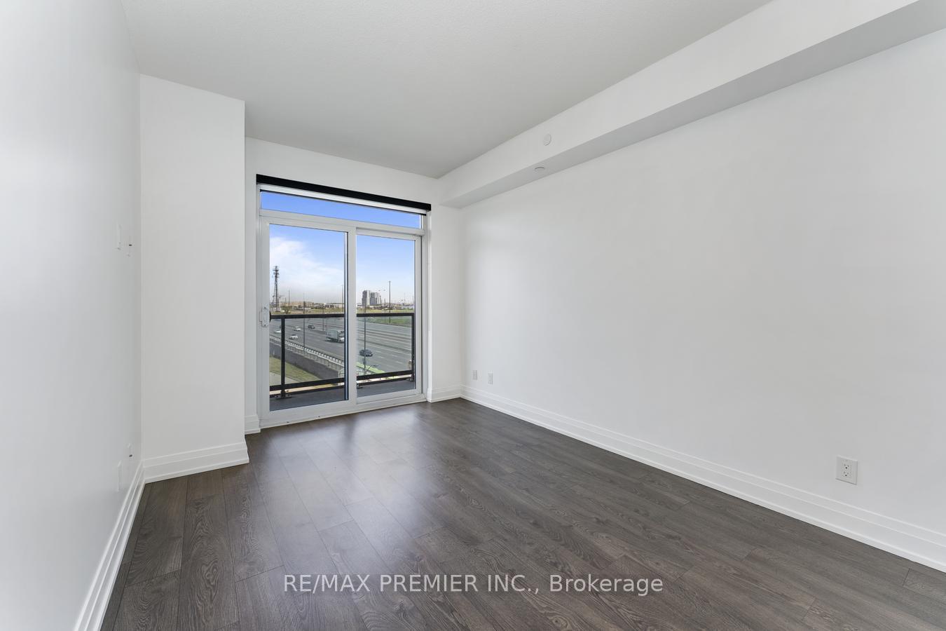 2 Bedrooms Condo at 3600 Highway 7, Vaughan For sale