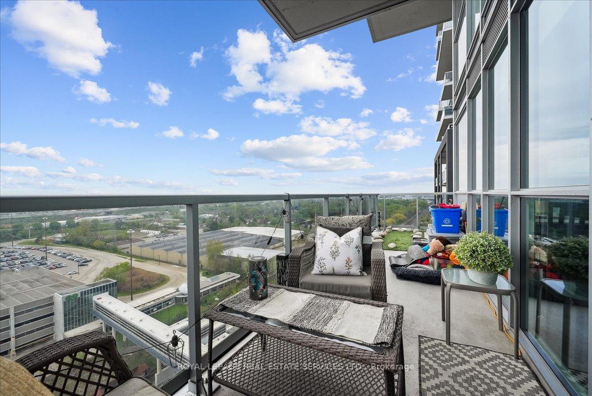 2 Bedrooms Condo at 2081 Fairview, Burlington For sale