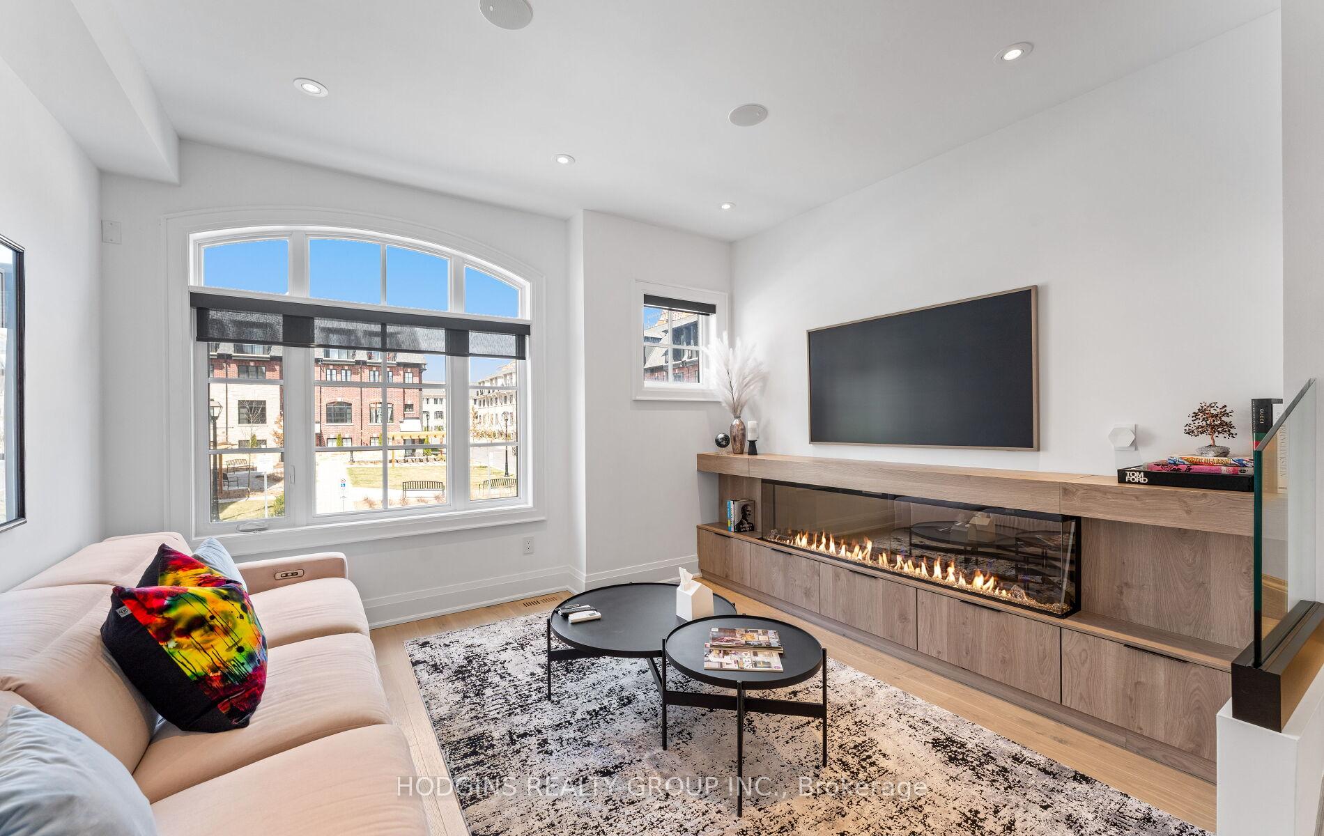 4 Bedrooms Condo at 10 Lunar, Mississauga For sale