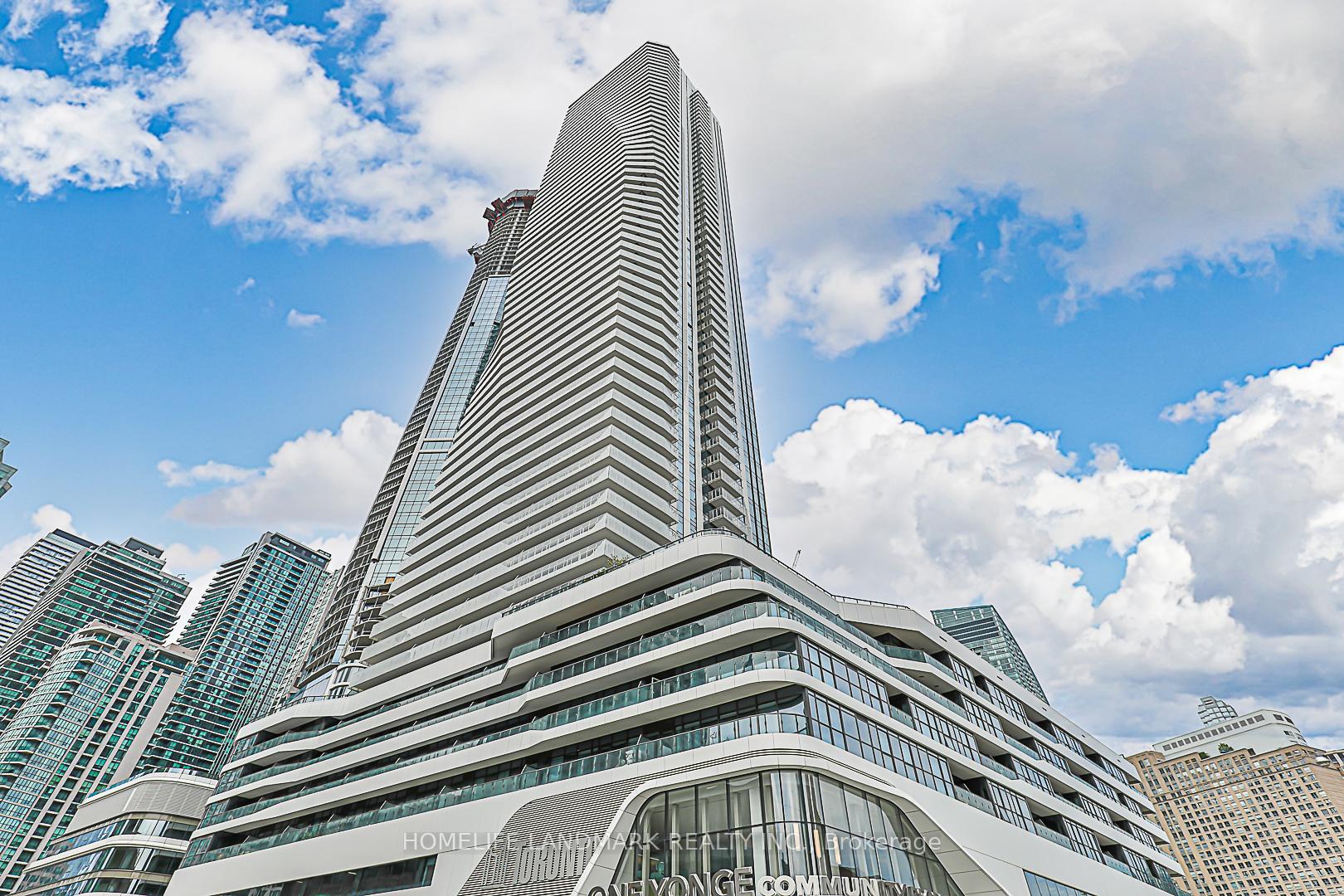 3 Bedrooms Condo at 28 Freeland, Toronto For sale