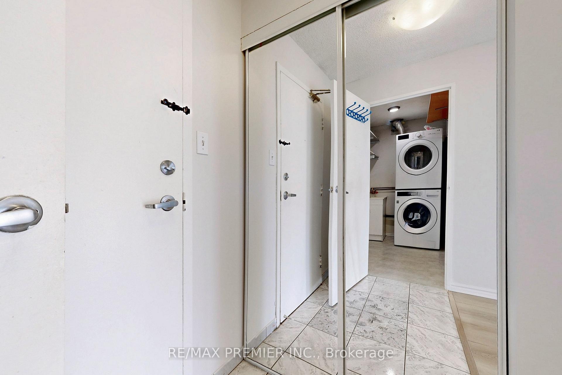 2 Bedrooms Condo at 3 Rowntree, Toronto For sale