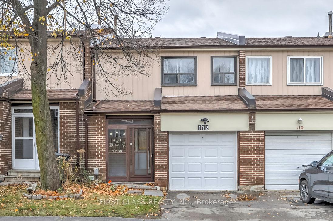 4 Bedrooms Condo at 106 Chester Le, Toronto For sale