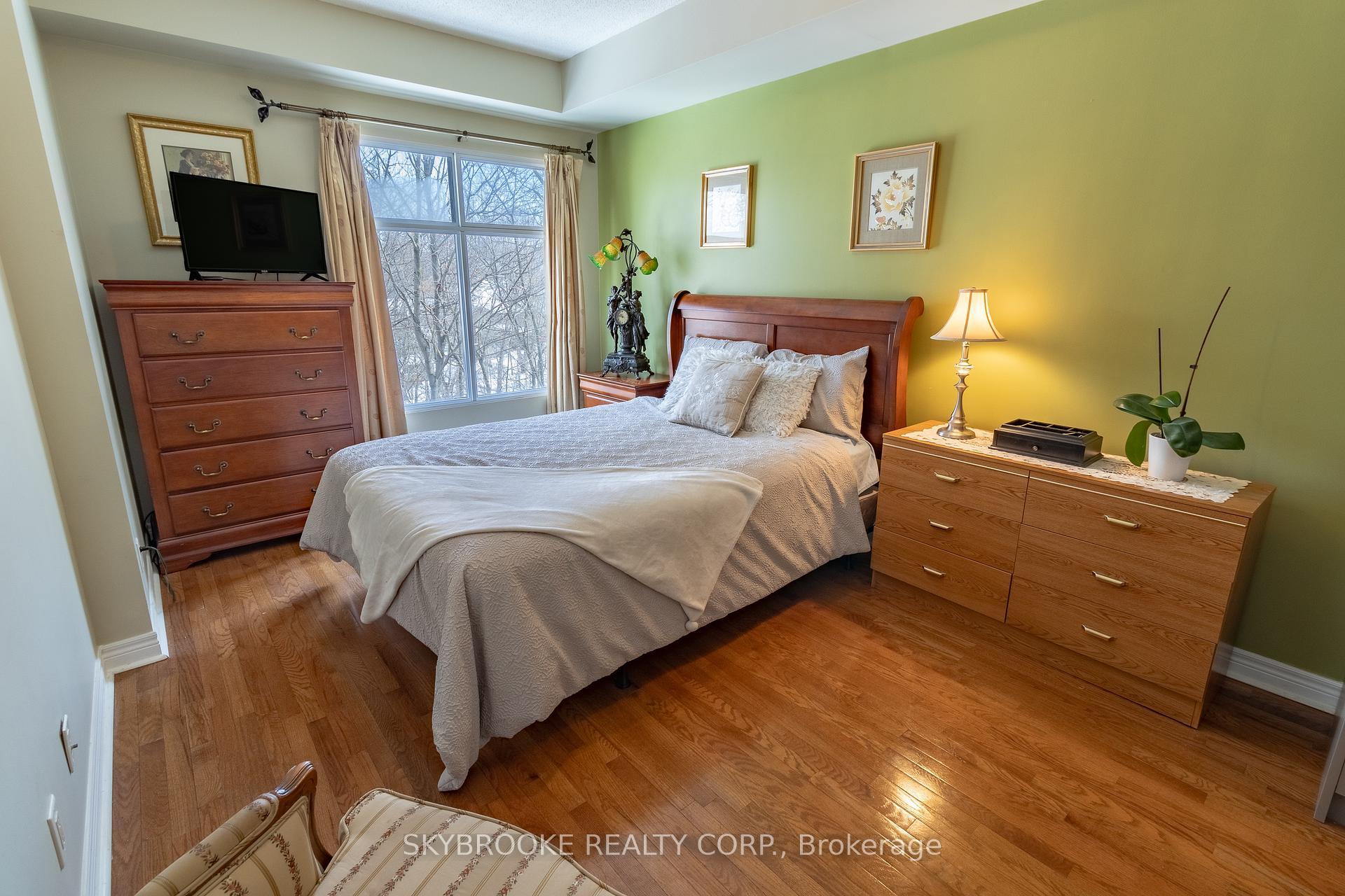 2 Bedrooms Condo at 245 Pine Grove,  Vaughan For sale