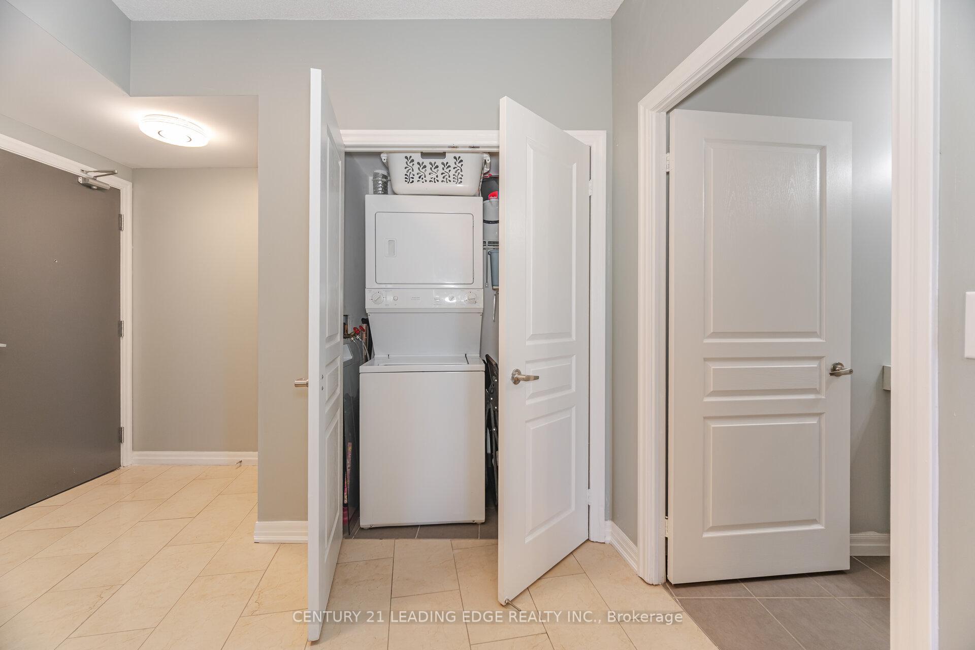 3 Bedrooms Co-op at 223 Webb, Mississauga For sale