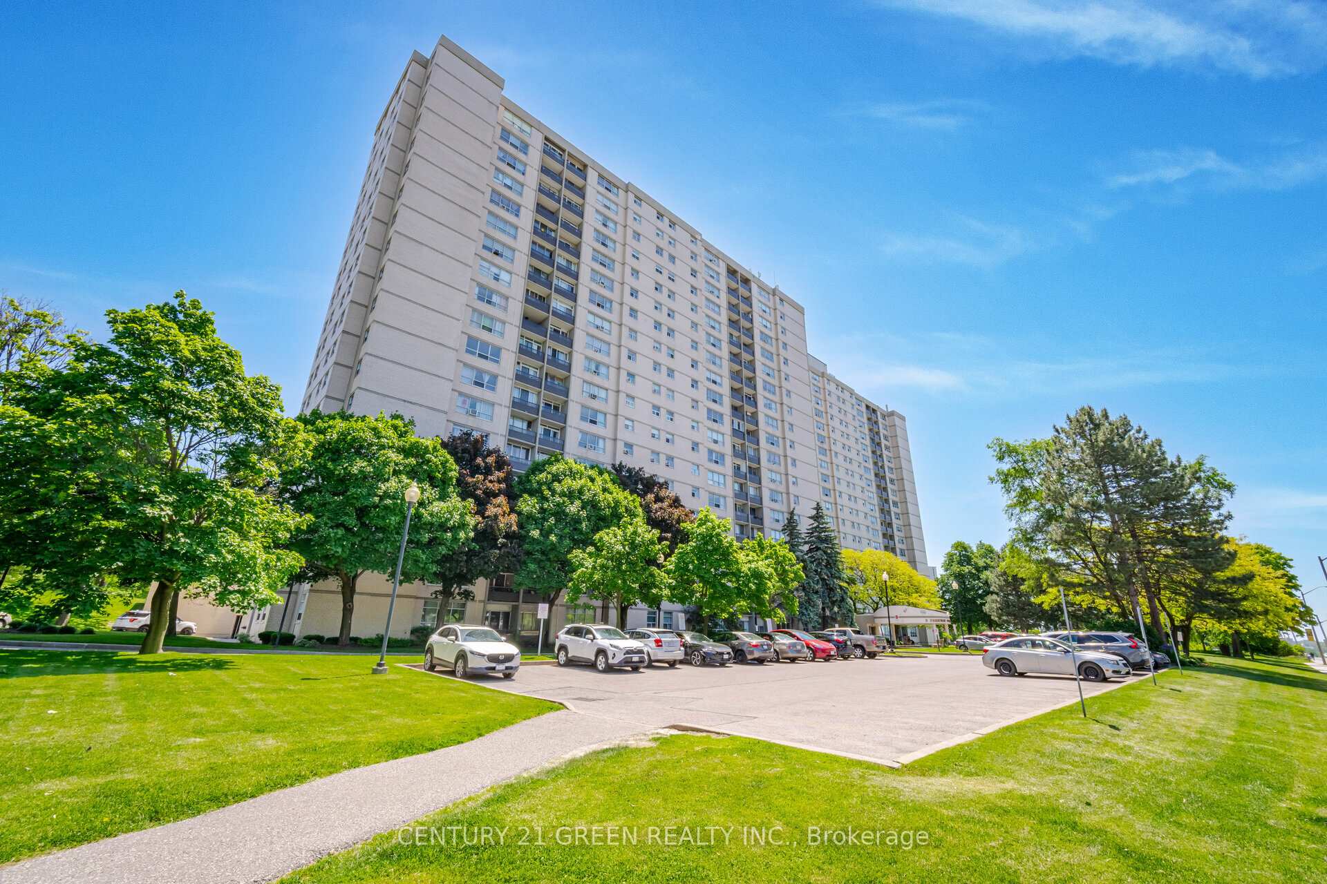 4 Bedrooms Condo at 5 Parkway Forest,  Toronto For sale