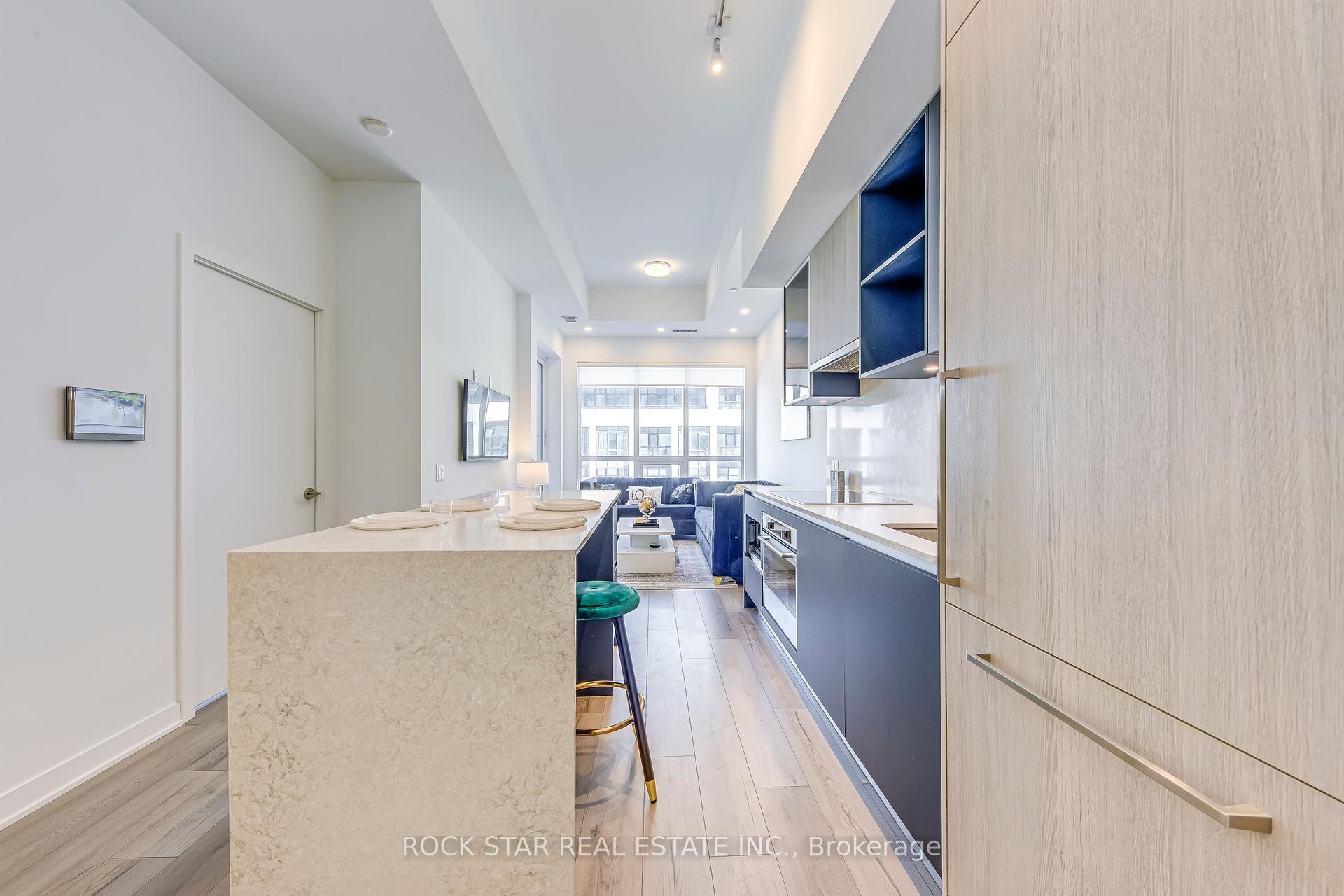 2 Bedrooms Condo at 405 Dundas,  Oakville For sale