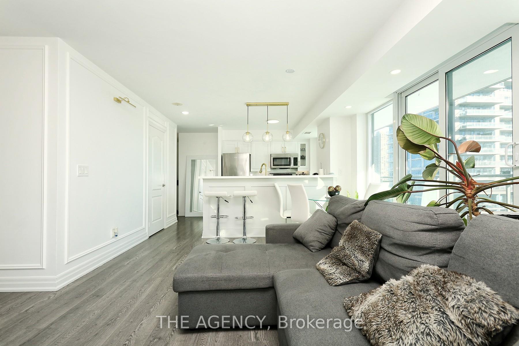 2 Bedrooms Condo at 2121 Lake Shore, Toronto For sale