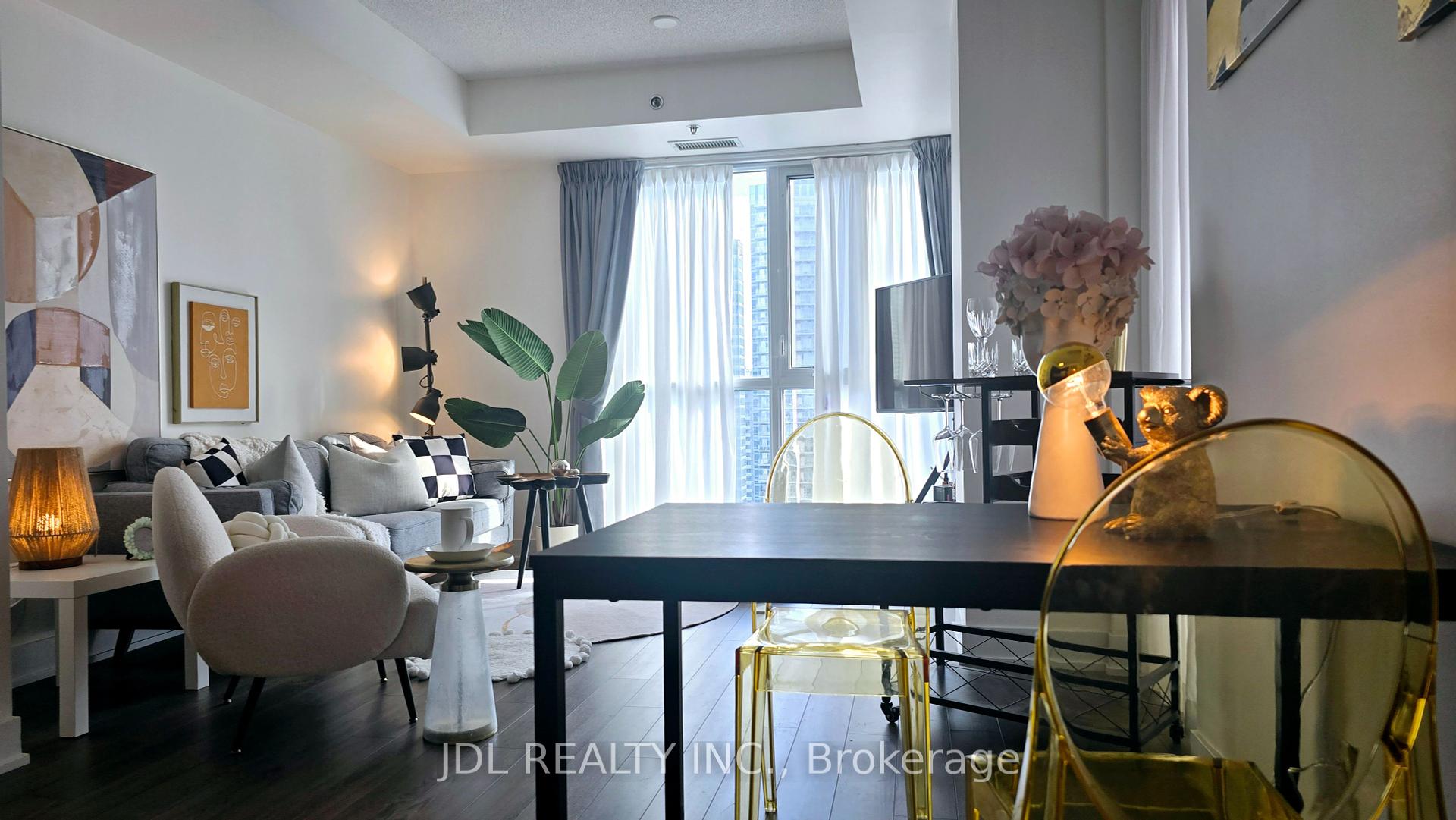 2 Bedrooms Condo at 318 Richmond, Toronto For sale