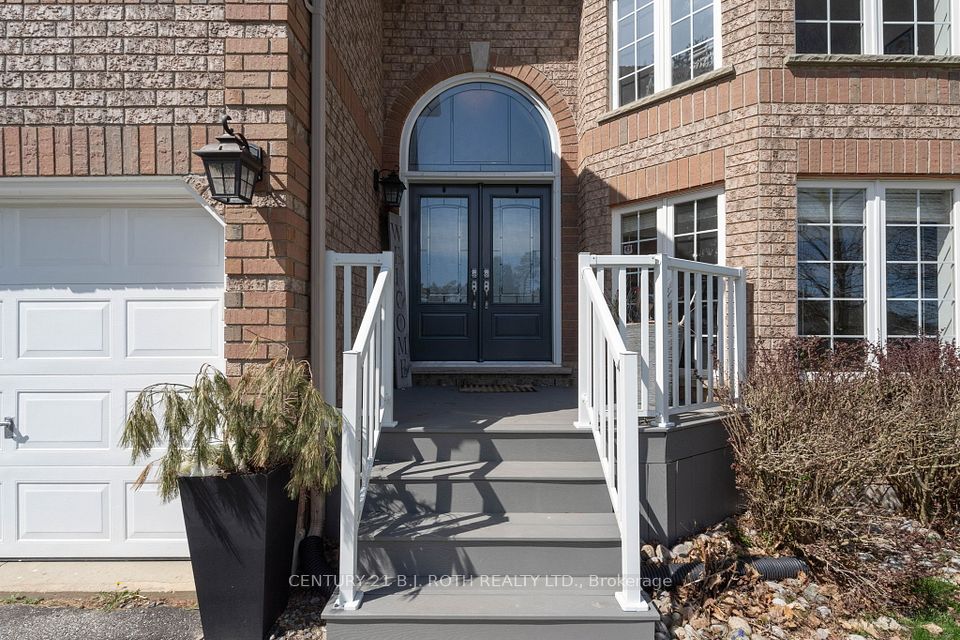 68 Davenport Drive, Springwater, ON L0L 1V0