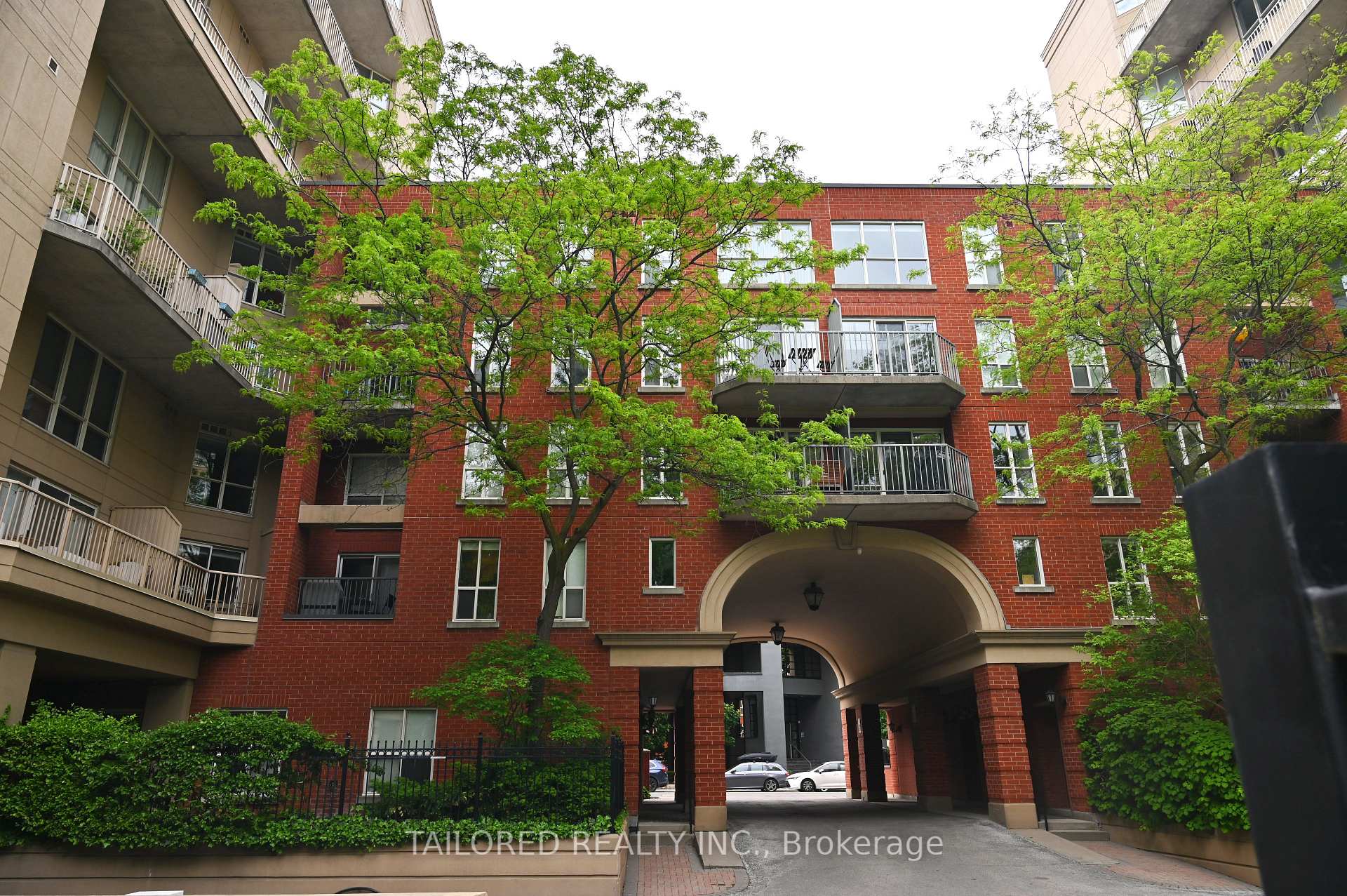 1 Bedroom Condo at 119 Merton, Toronto For sale