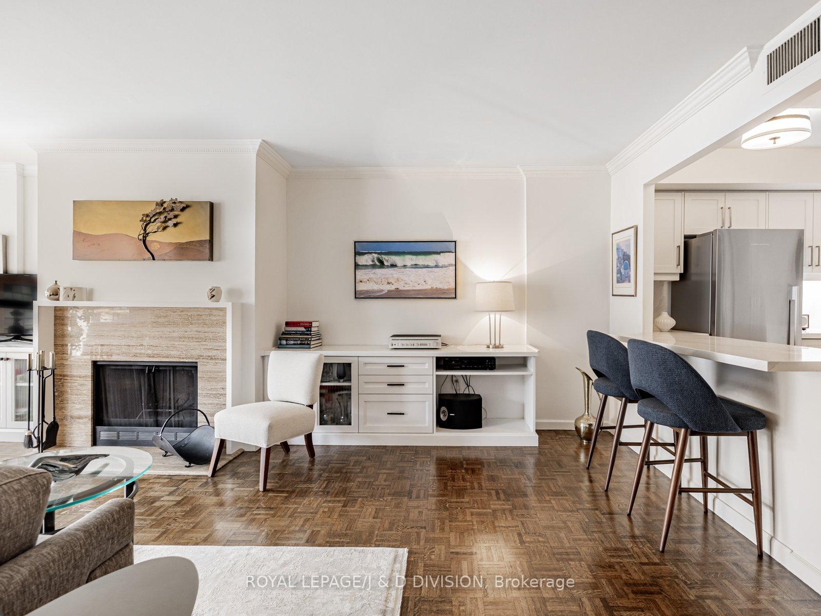 2 Bedrooms Condo at 80 Front,  Toronto For sale