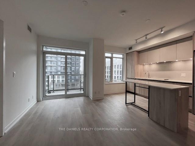 2 Bedrooms Condo at 8 Beverley Glen,  Vaughan For sale