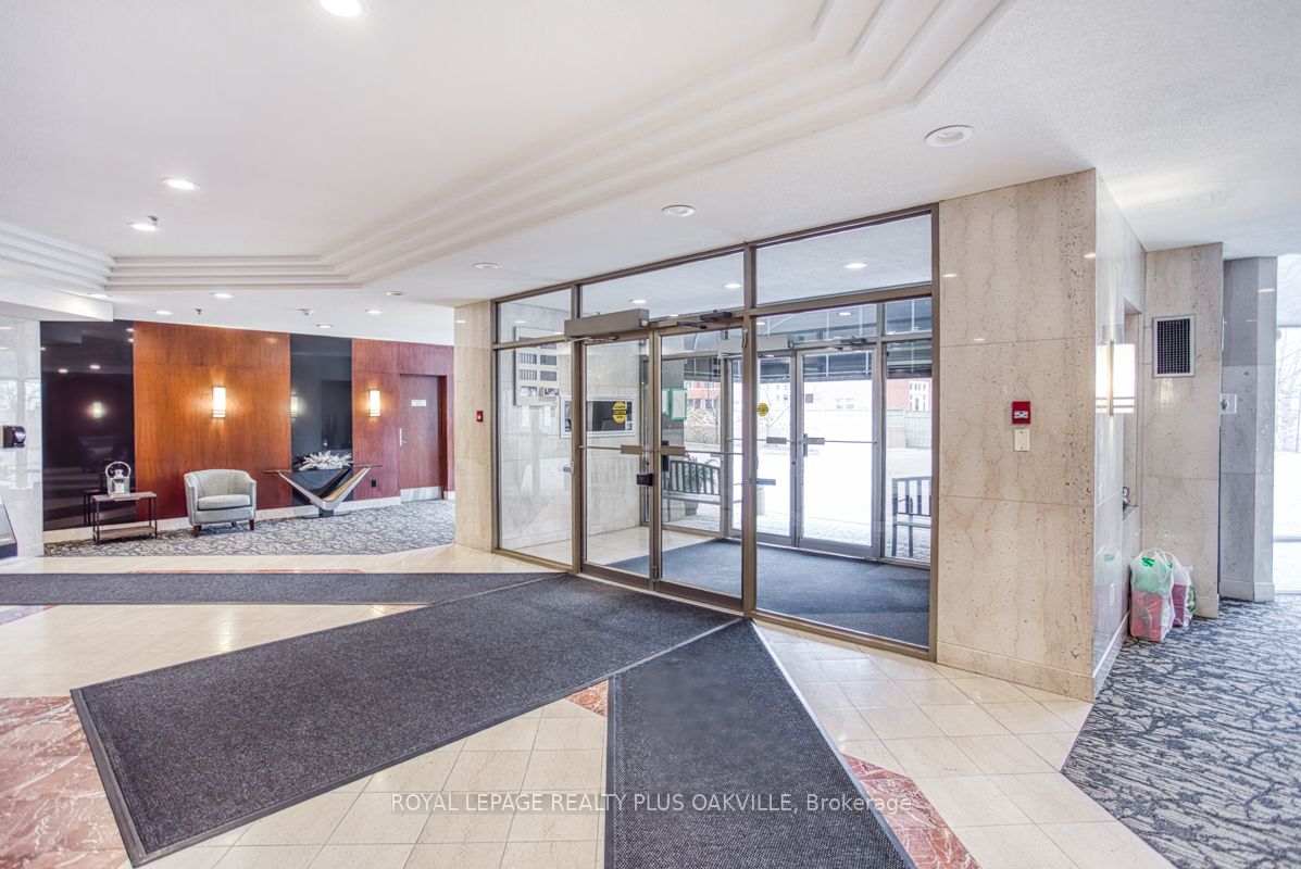 2511 Lakeshore Road W, #517